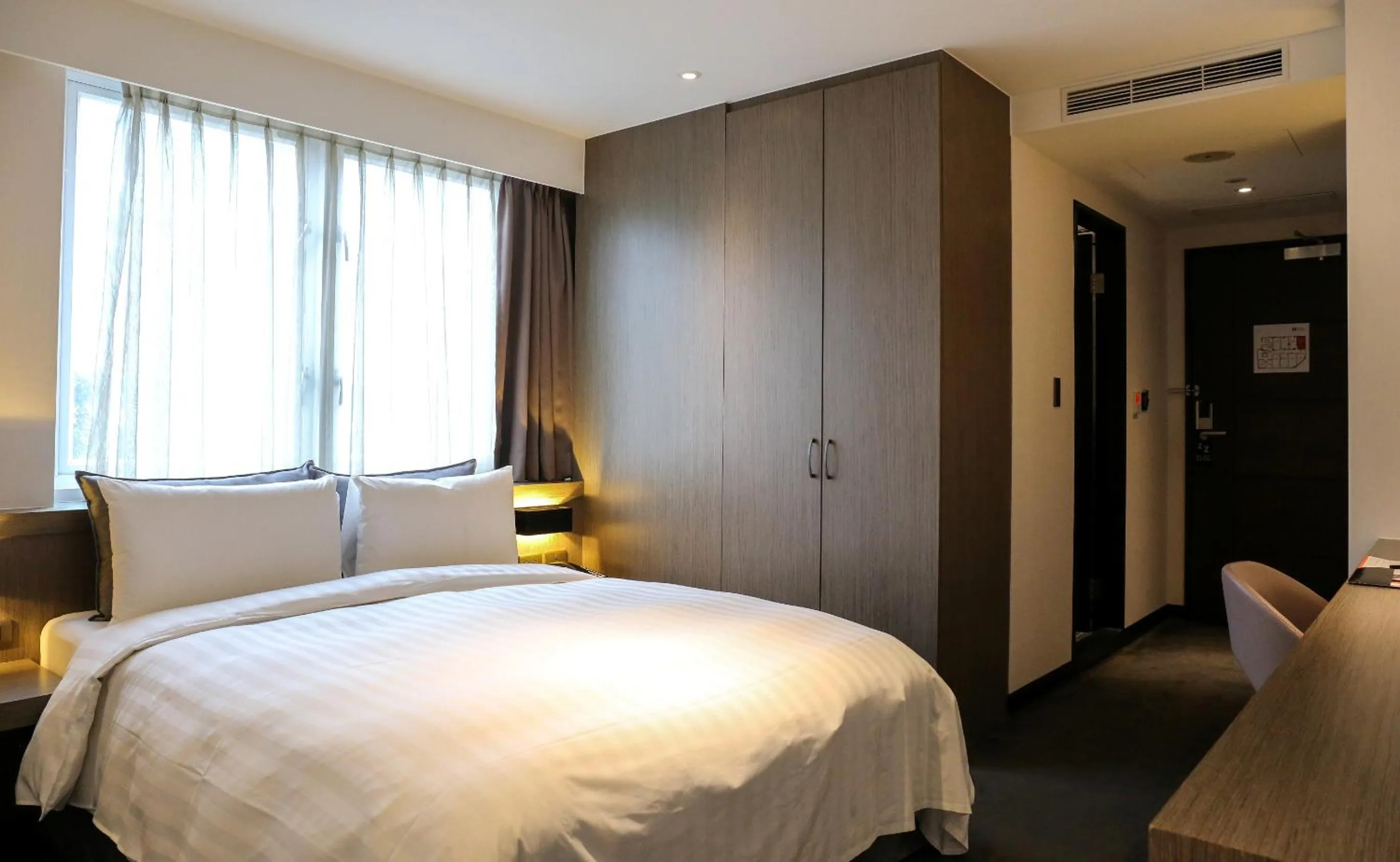 Photo of the whole room, Bed in Wonstar Hotel