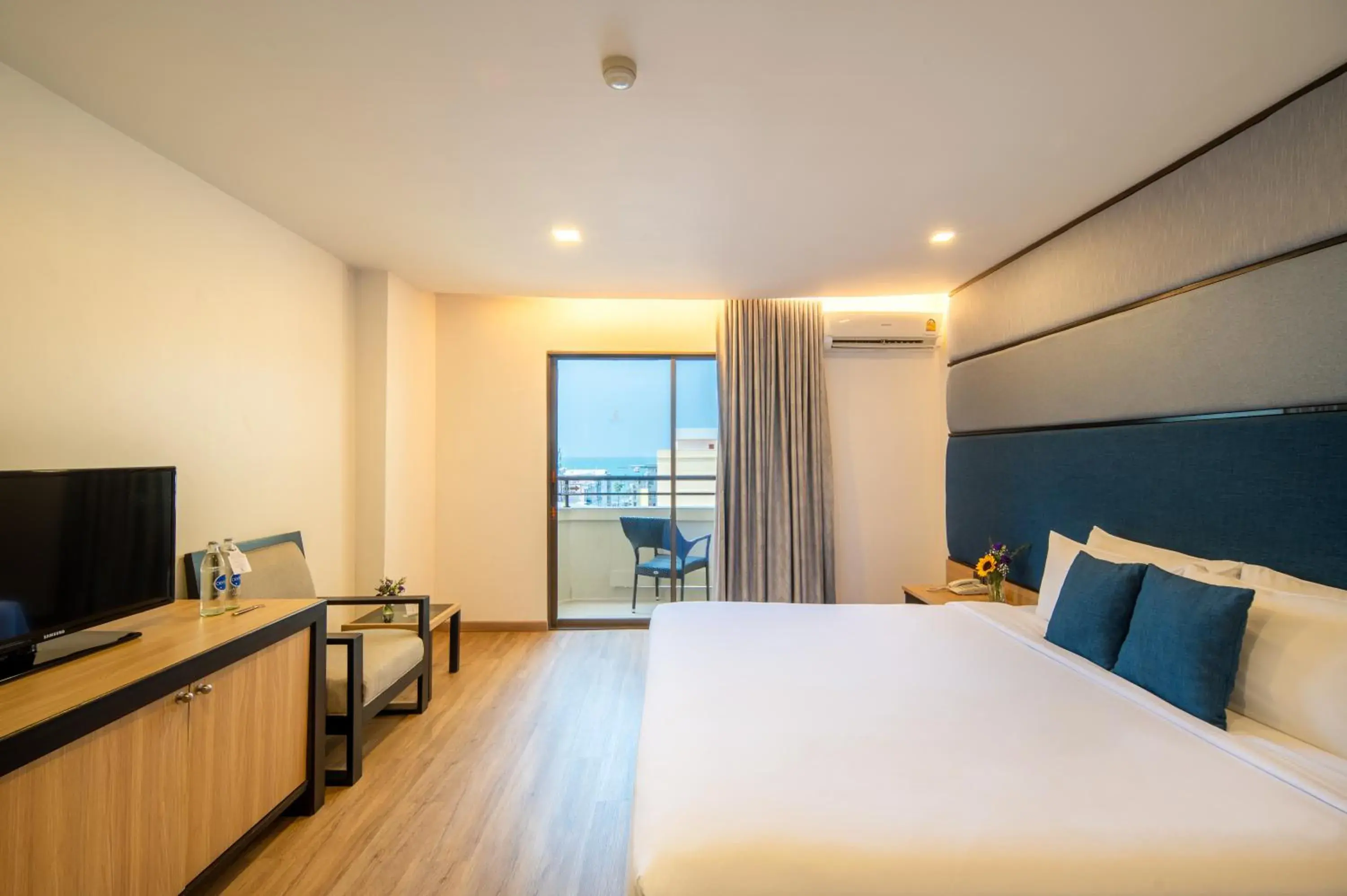 Superior Double or Twin Room in Sunbeam Hotel Pattaya Superior Double or Twin Room in Sunbeam Hotel Pattaya