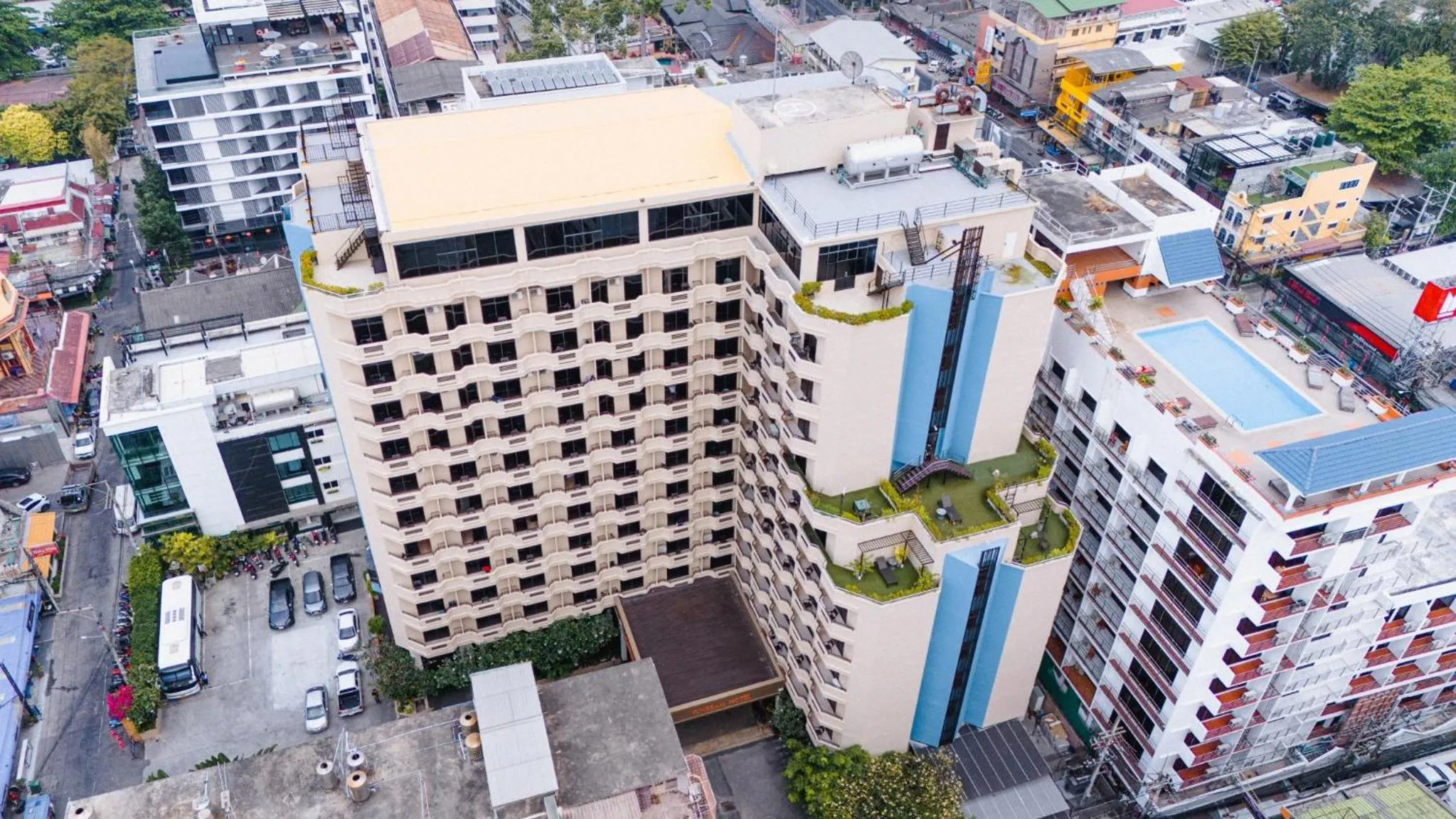 Property building in Sunbeam Hotel Pattaya