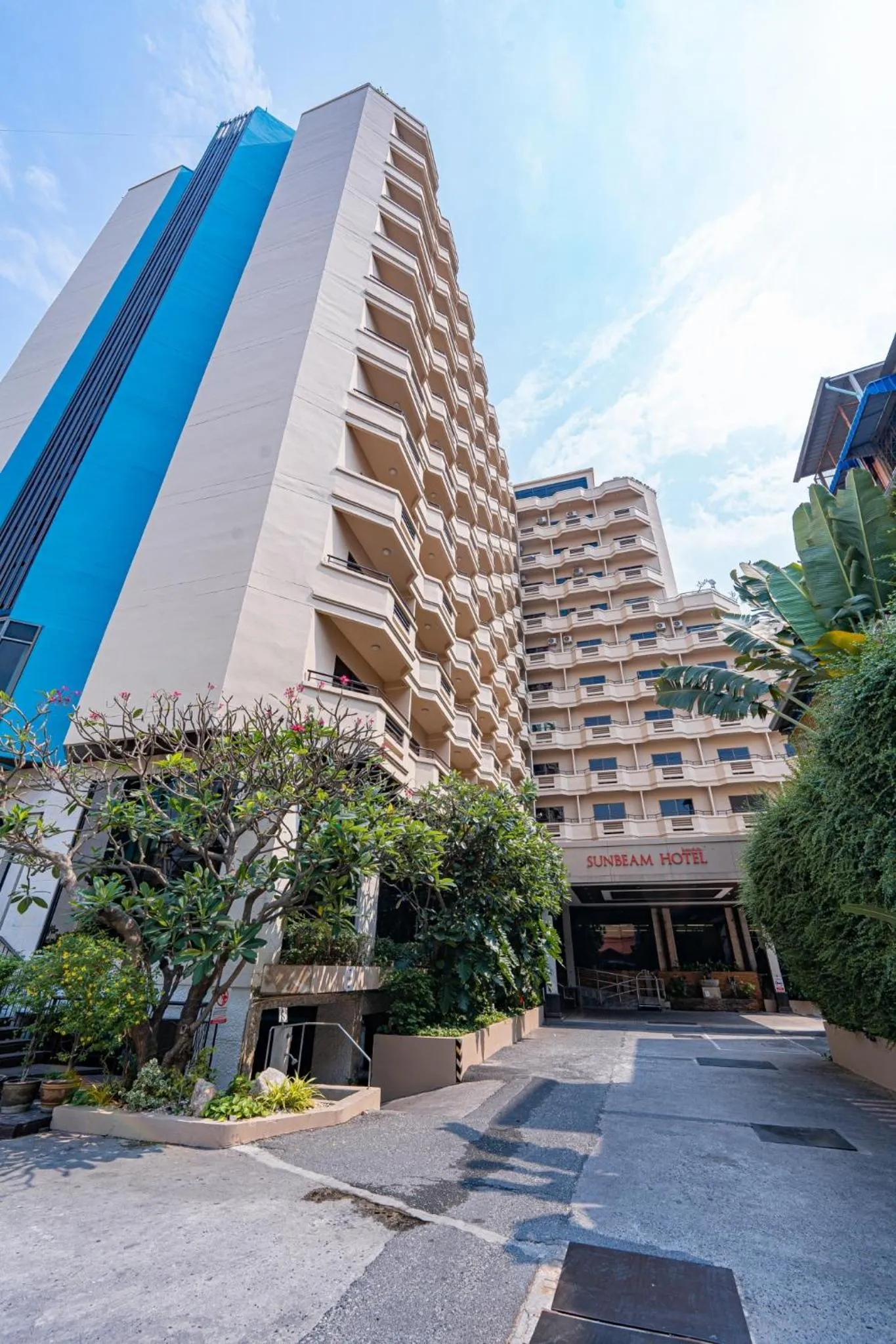 Property building in Sunbeam Hotel Pattaya