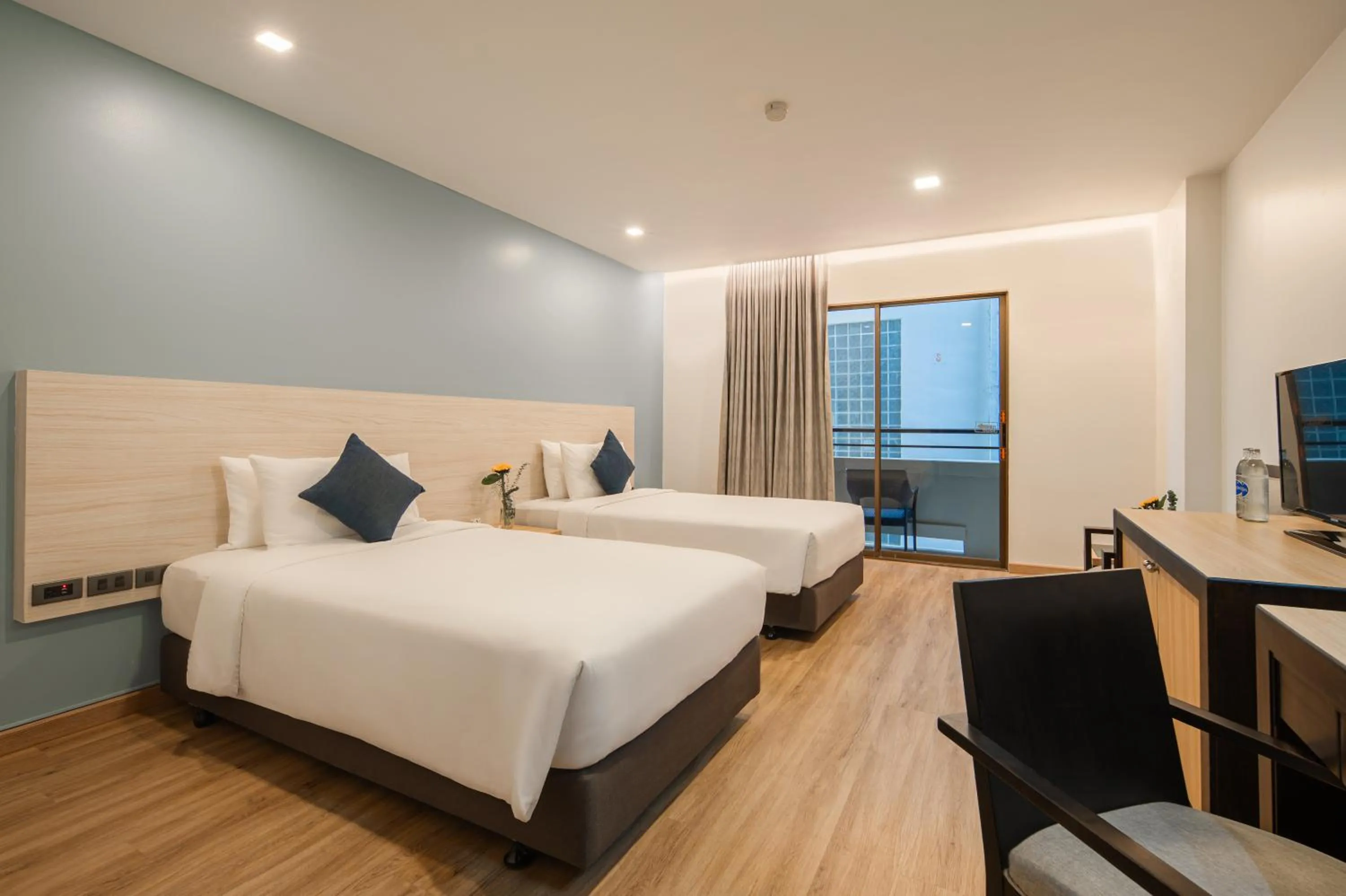 Bed in Sunbeam Hotel Pattaya