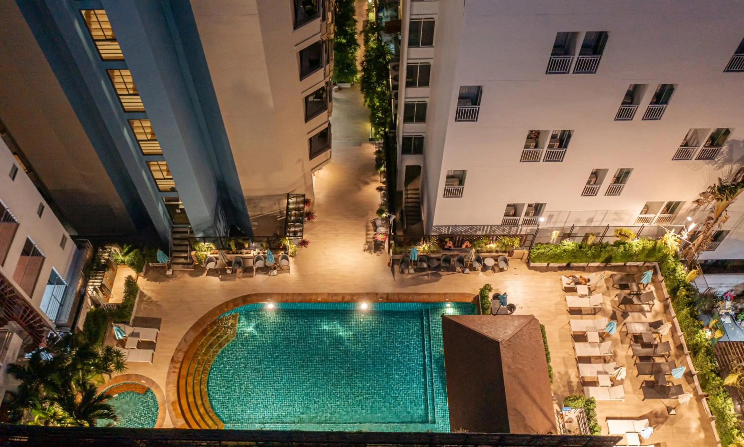 Night in Sunbeam Hotel Pattaya