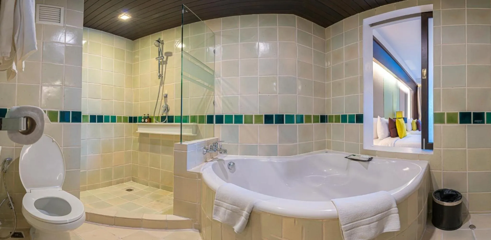 Shower in Sunbeam Hotel Pattaya