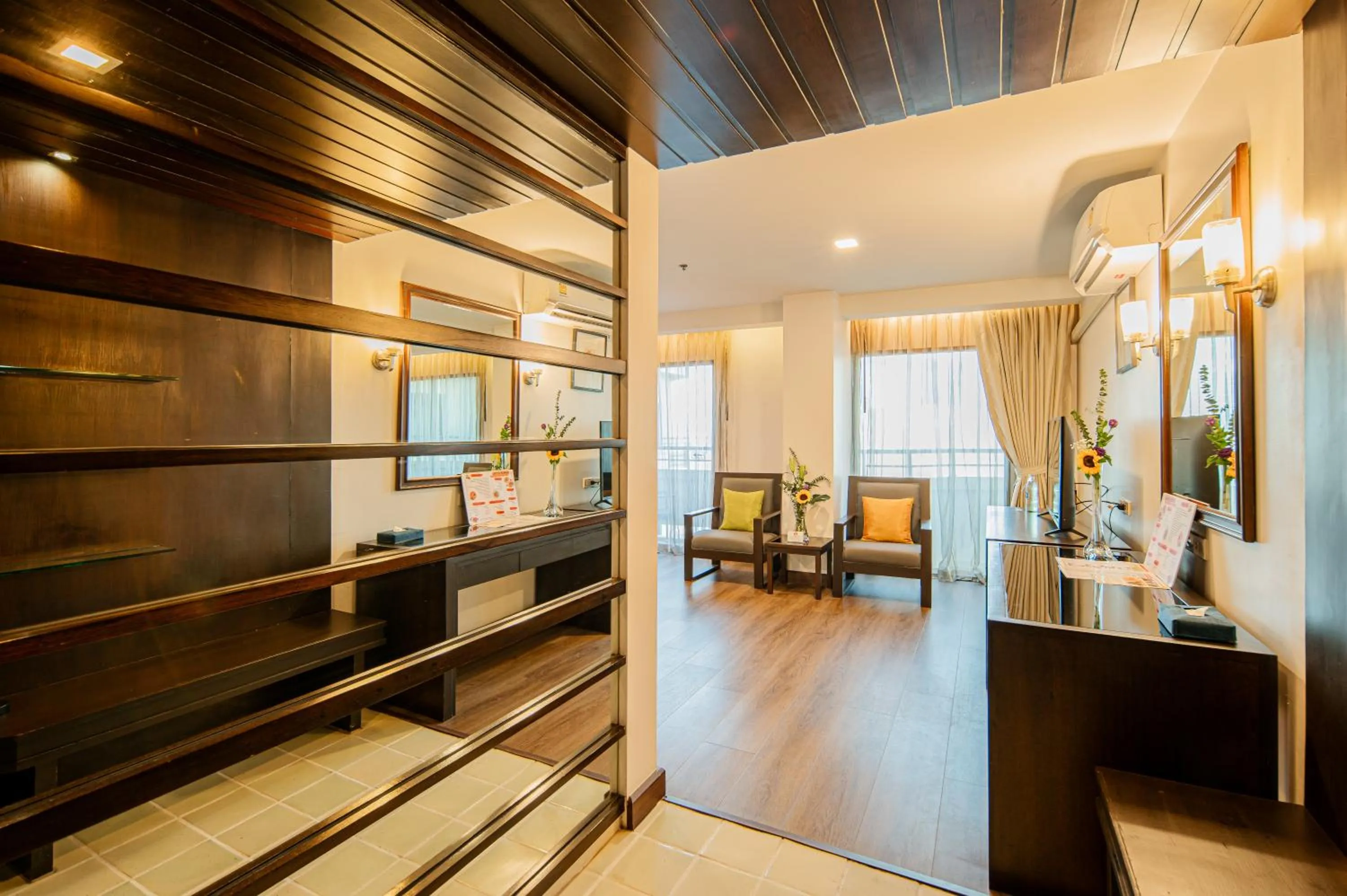 Seating area in Sunbeam Hotel Pattaya