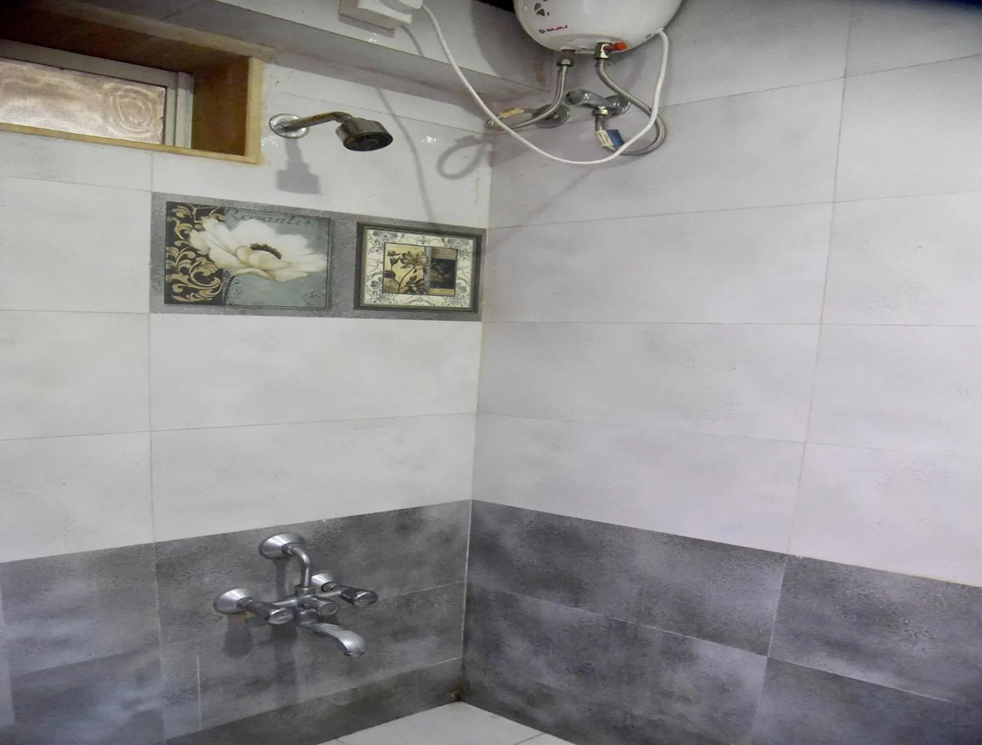 Bathroom in Hotel Parag