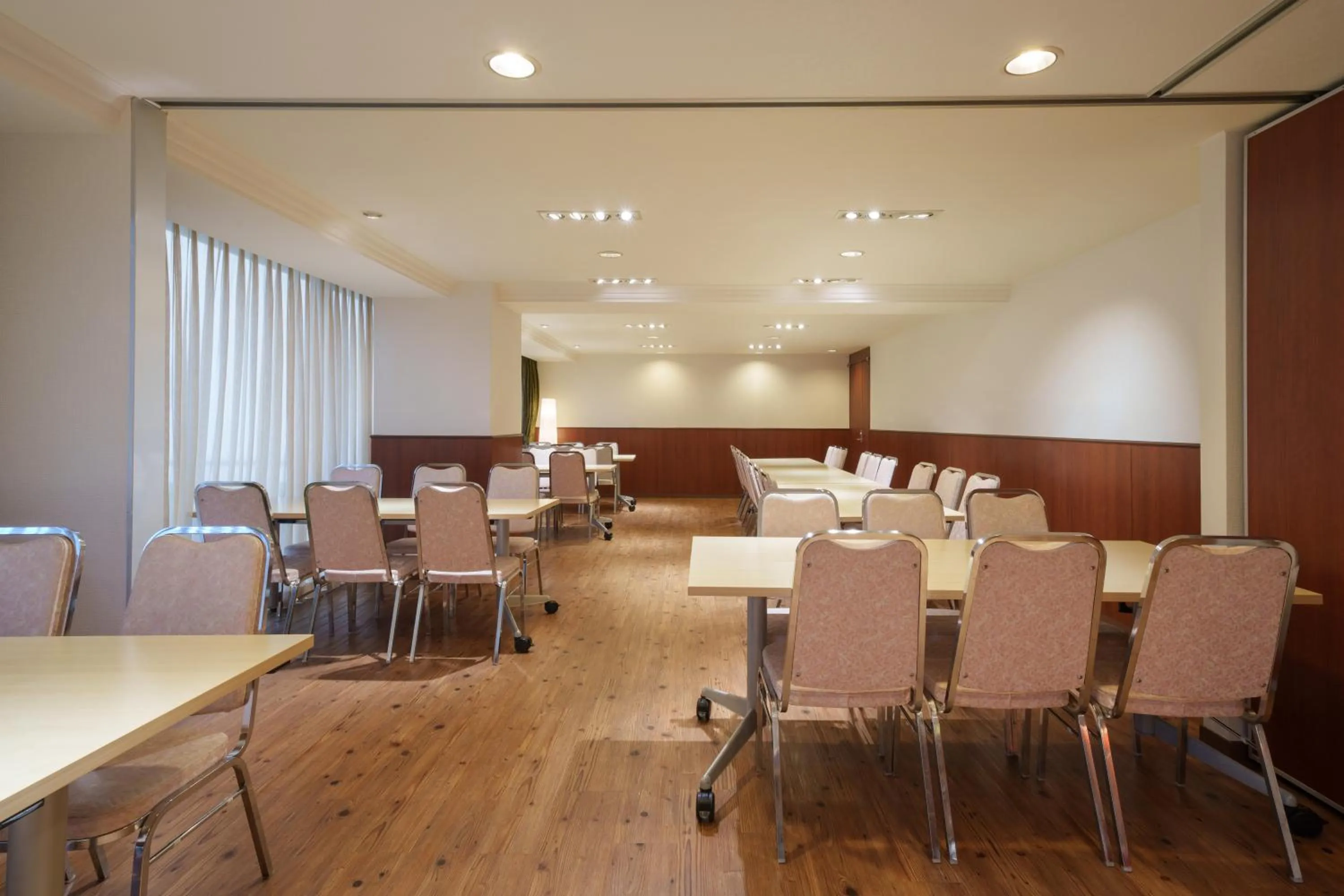 Restaurant/places to eat in the b nagoya