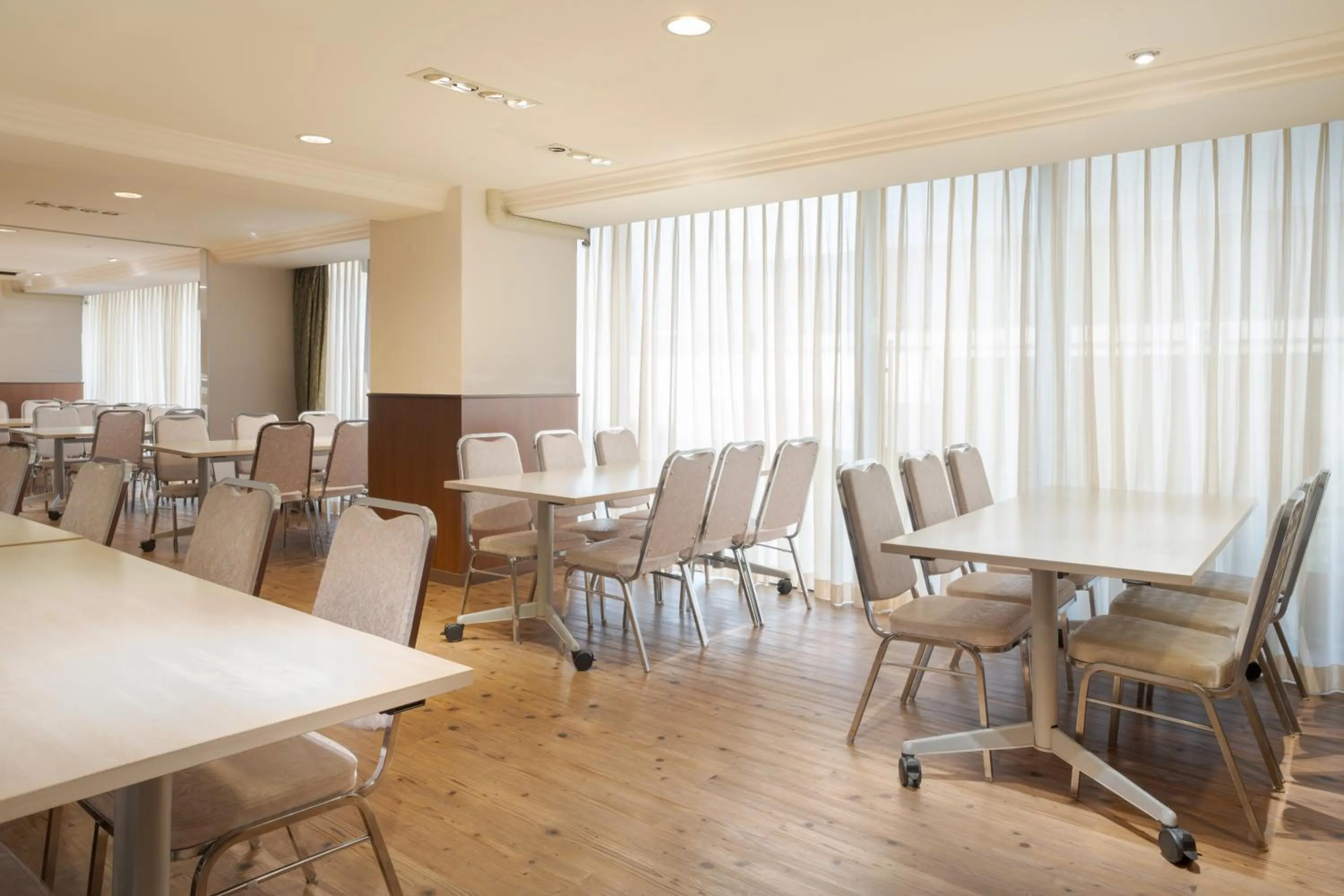 Restaurant/places to eat in the b nagoya