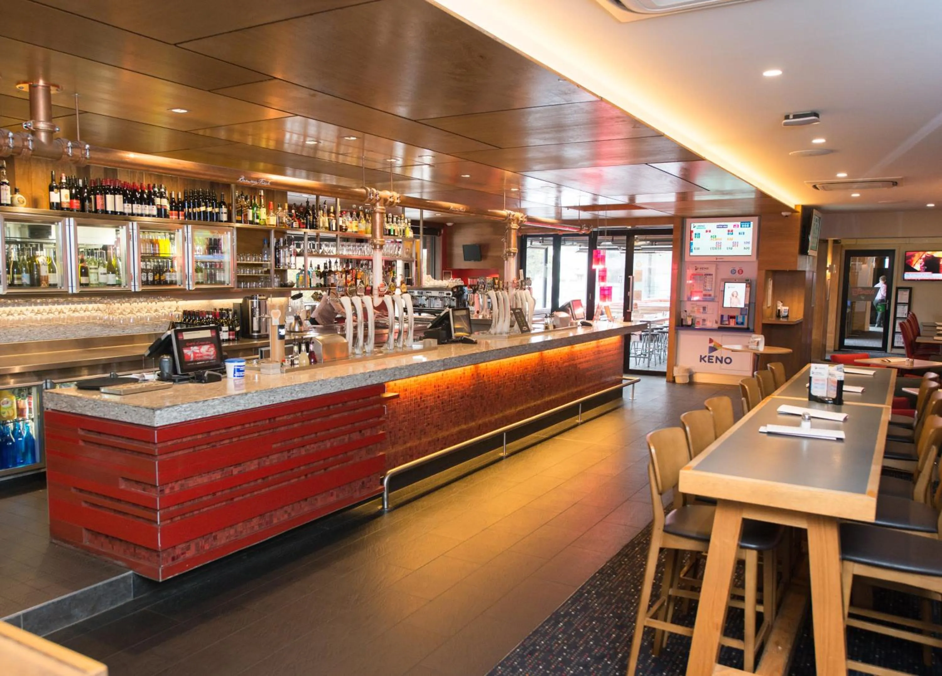 Restaurant/places to eat in Sovereign Park Motor Inn