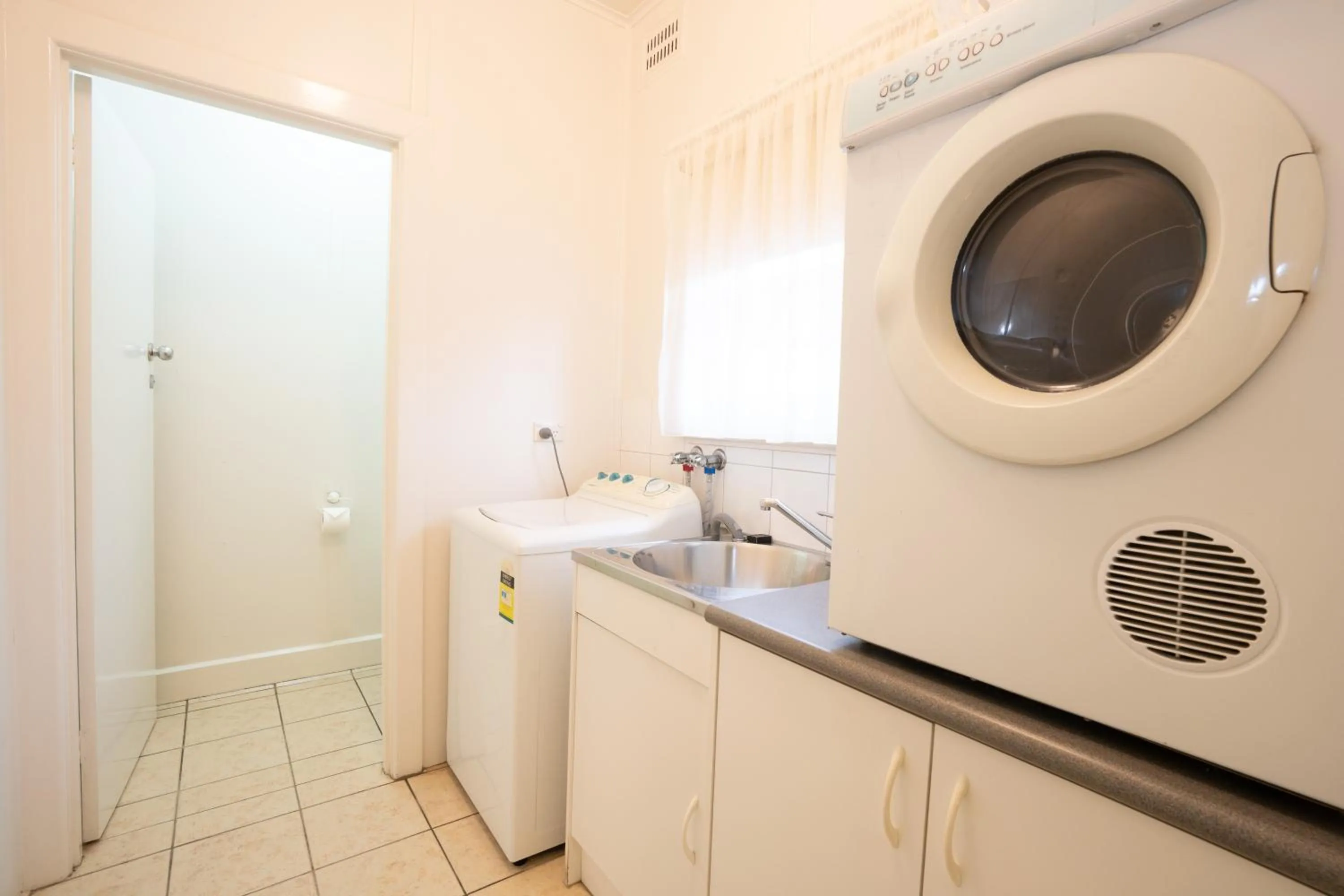 washing machine in Sovereign Park Motor Inn