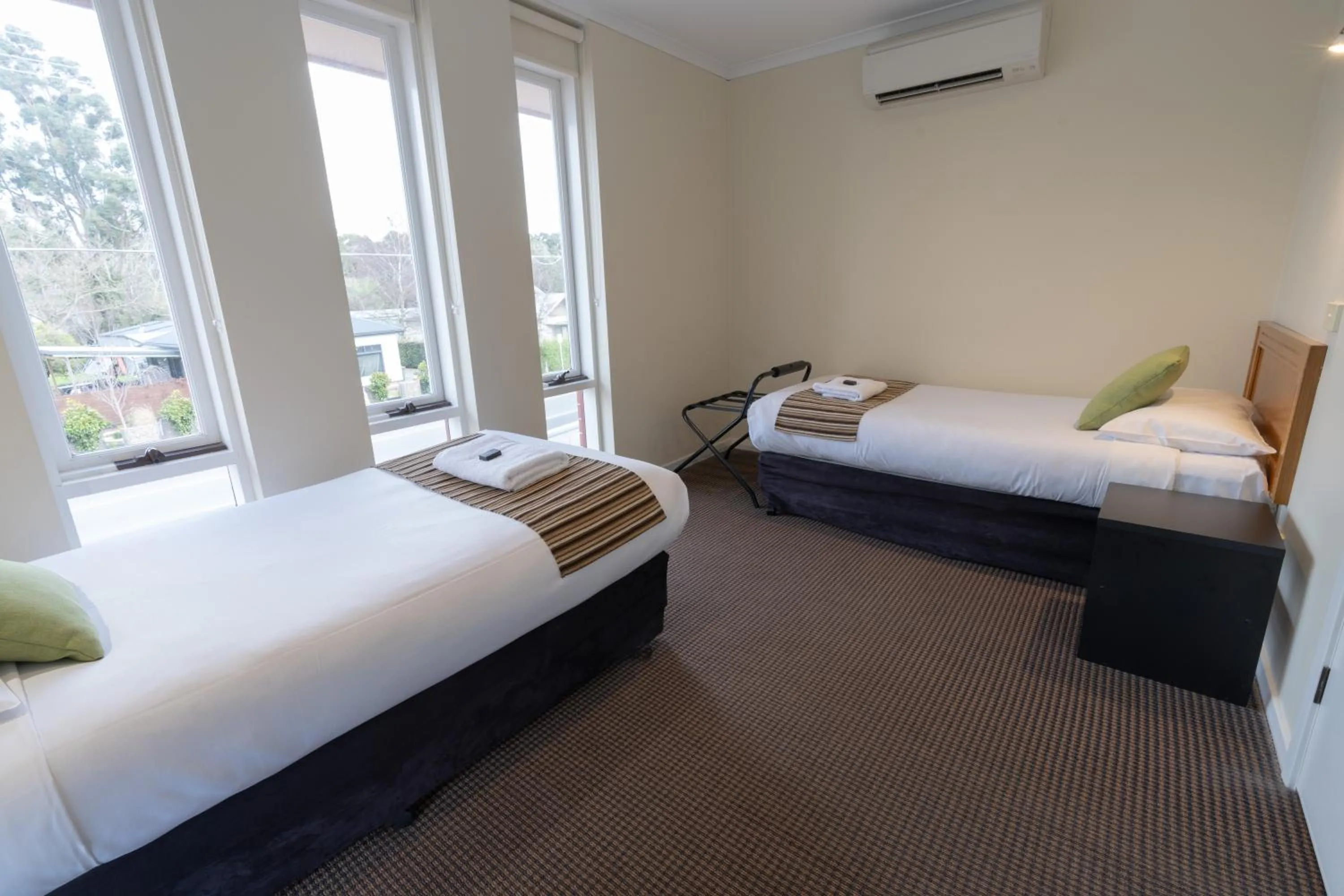 Bed in Sovereign Park Motor Inn