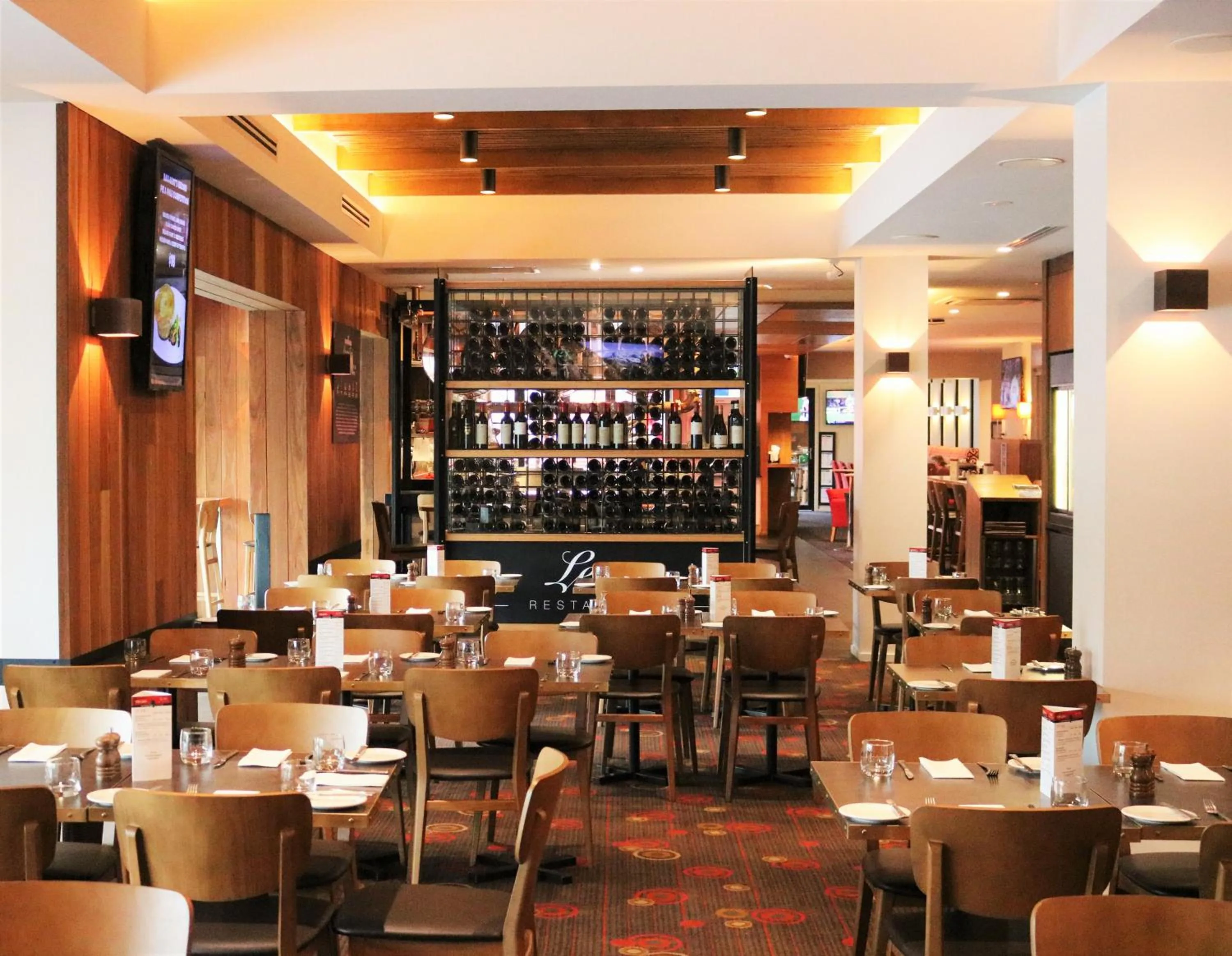 Restaurant/places to eat in Sovereign Park Motor Inn