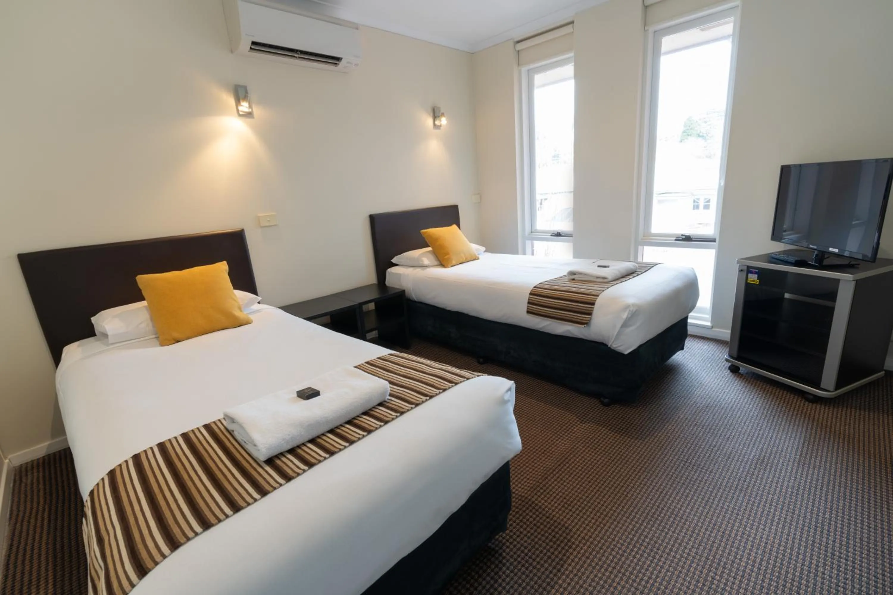 Bed in Sovereign Park Motor Inn