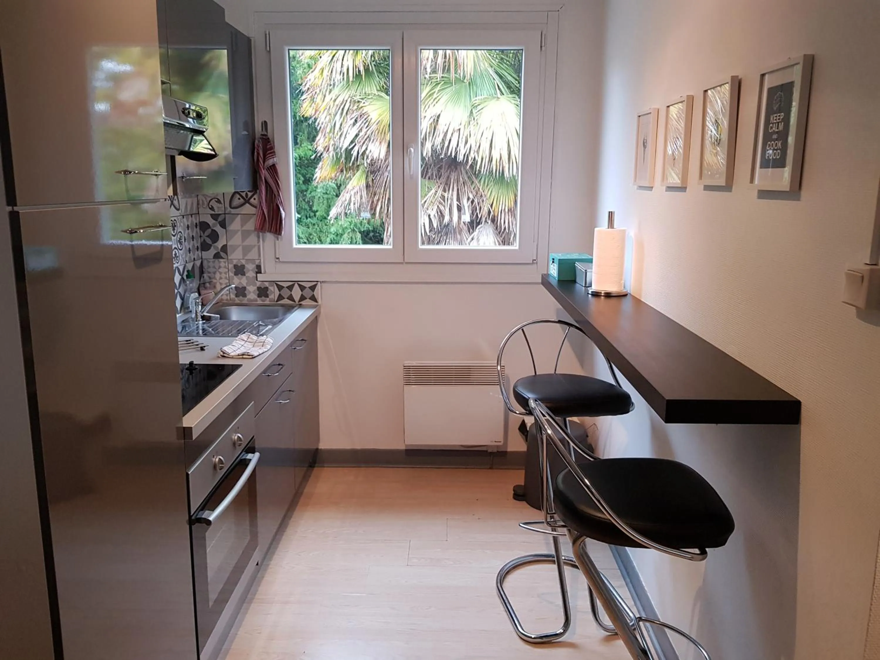 Kitchen or kitchenette in Meung sur Loire sur la route des Châteaux