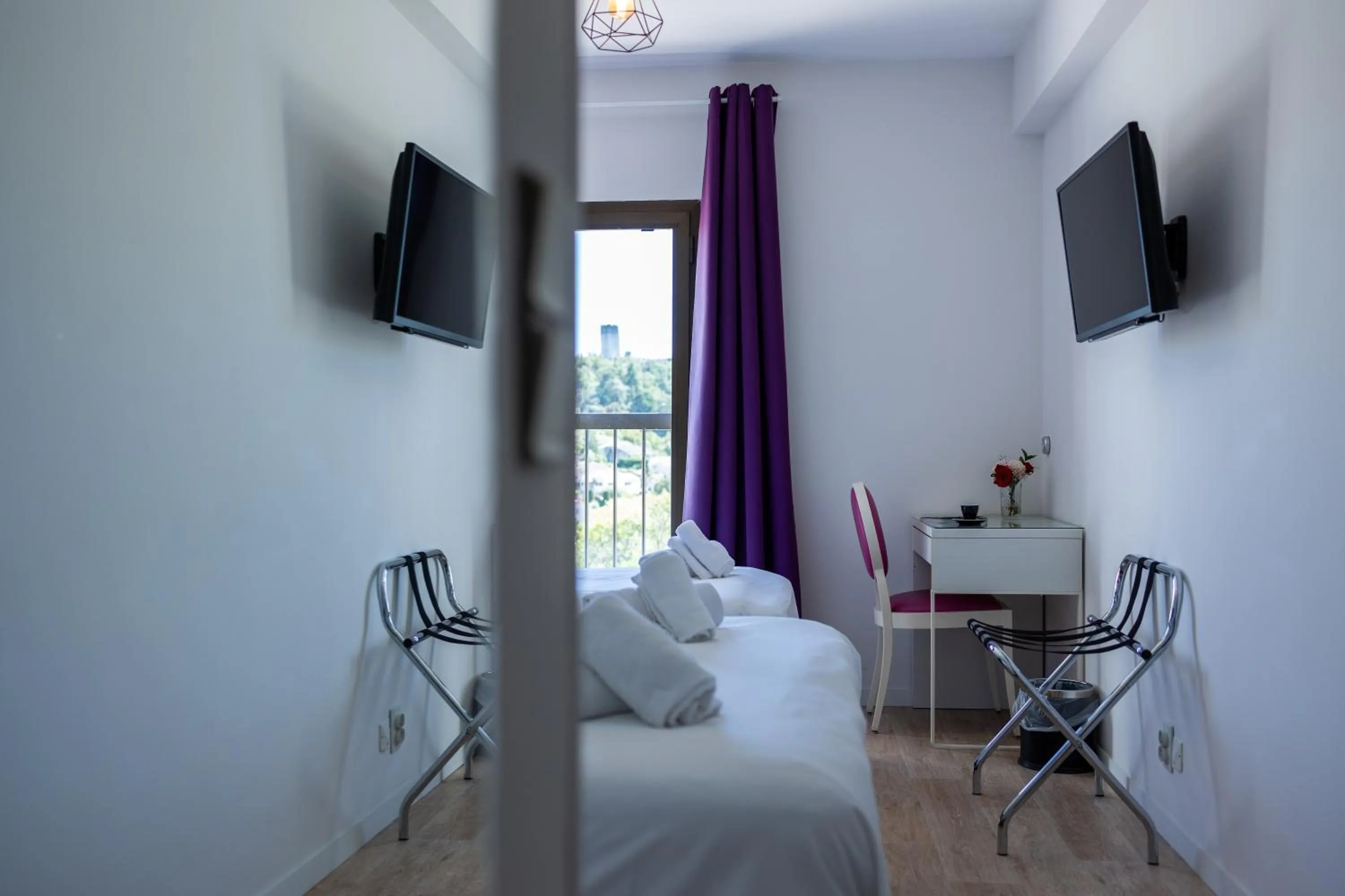 Bed in Logis Hotel Perla Riviera & Restaurant