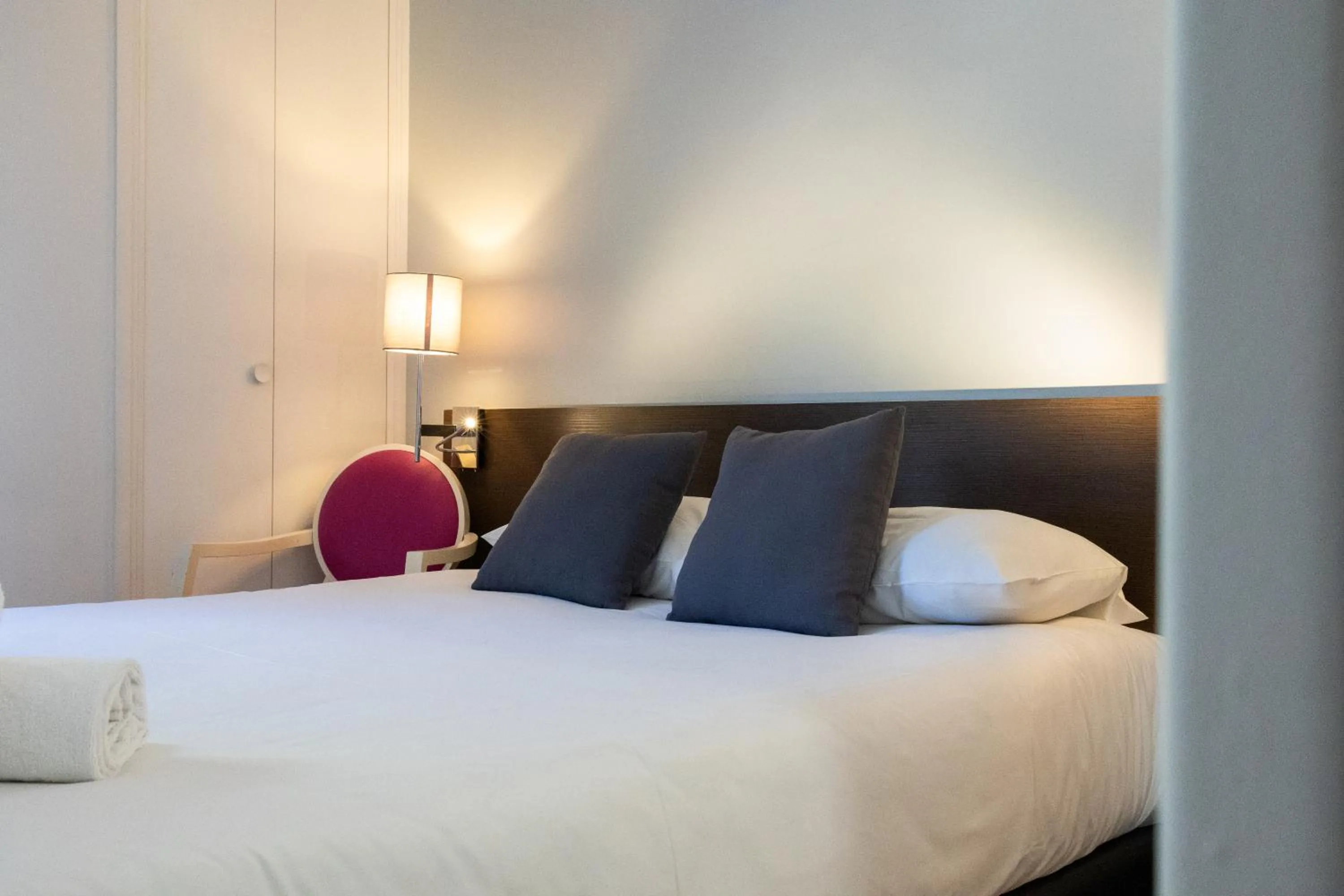 Bed in Logis Hotel Perla Riviera & Restaurant