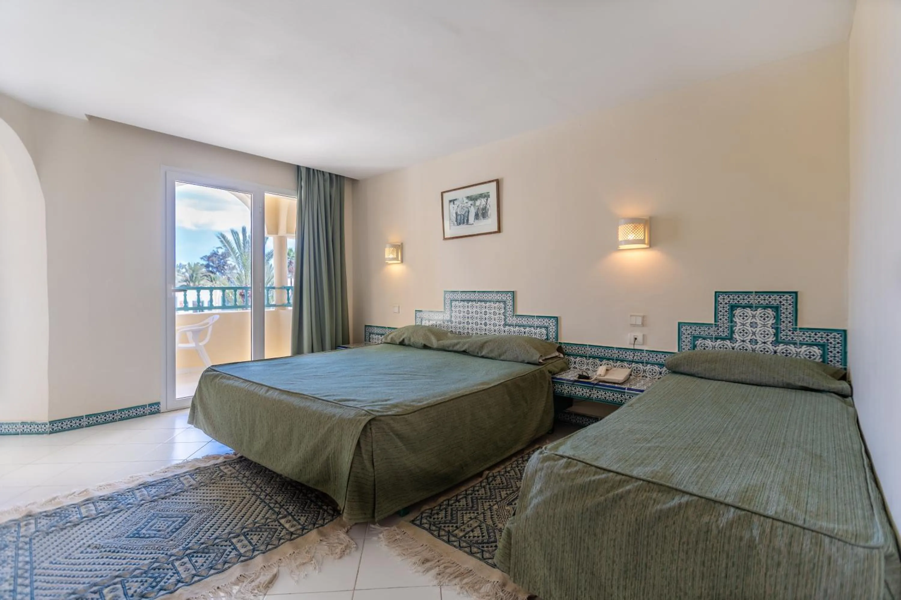 Bedroom, Bed in Hotel Venice Beach- Families and Couples Only