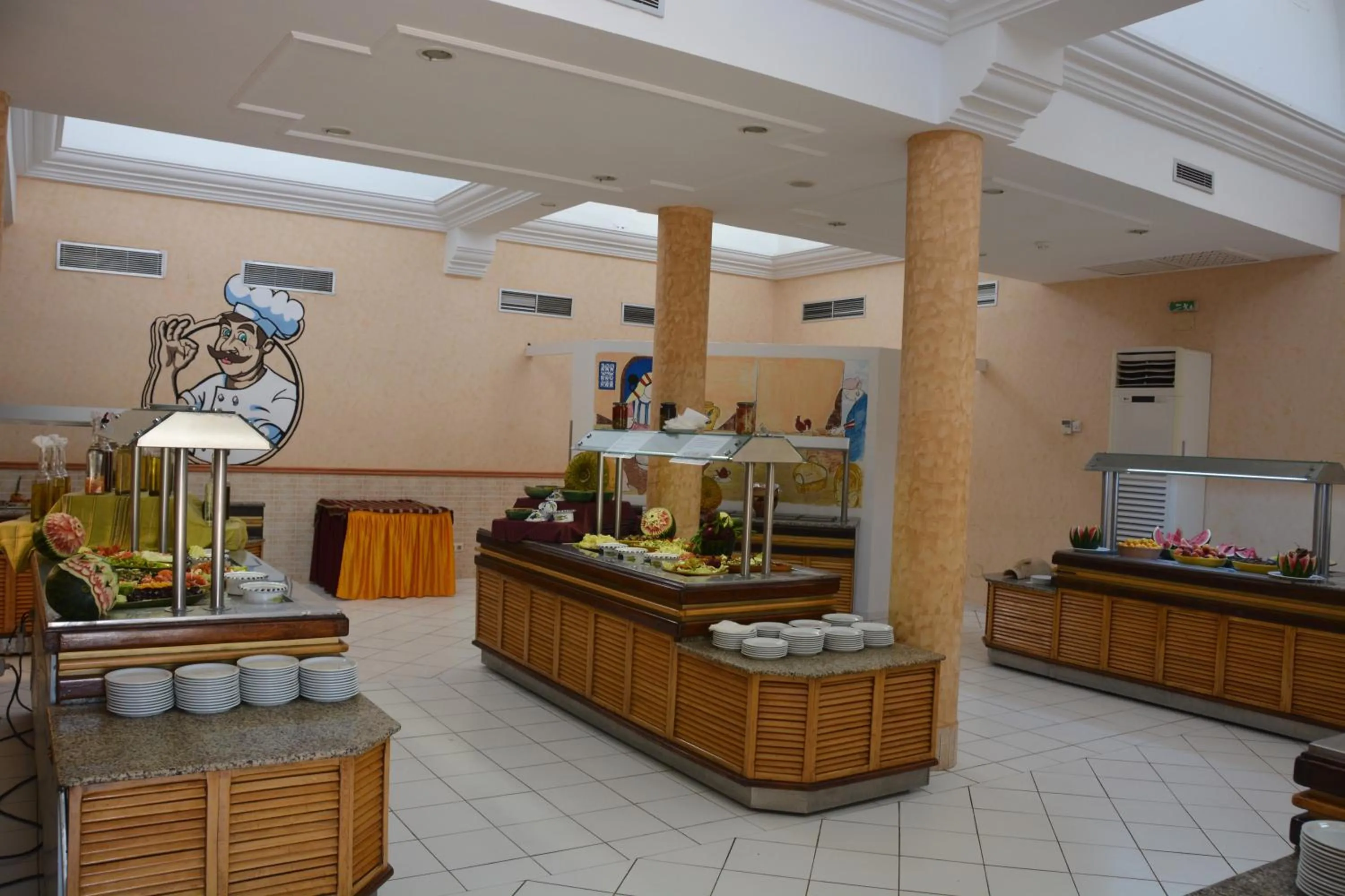 Restaurant/places to eat in Hotel Venice Beach- Families and Couples Only