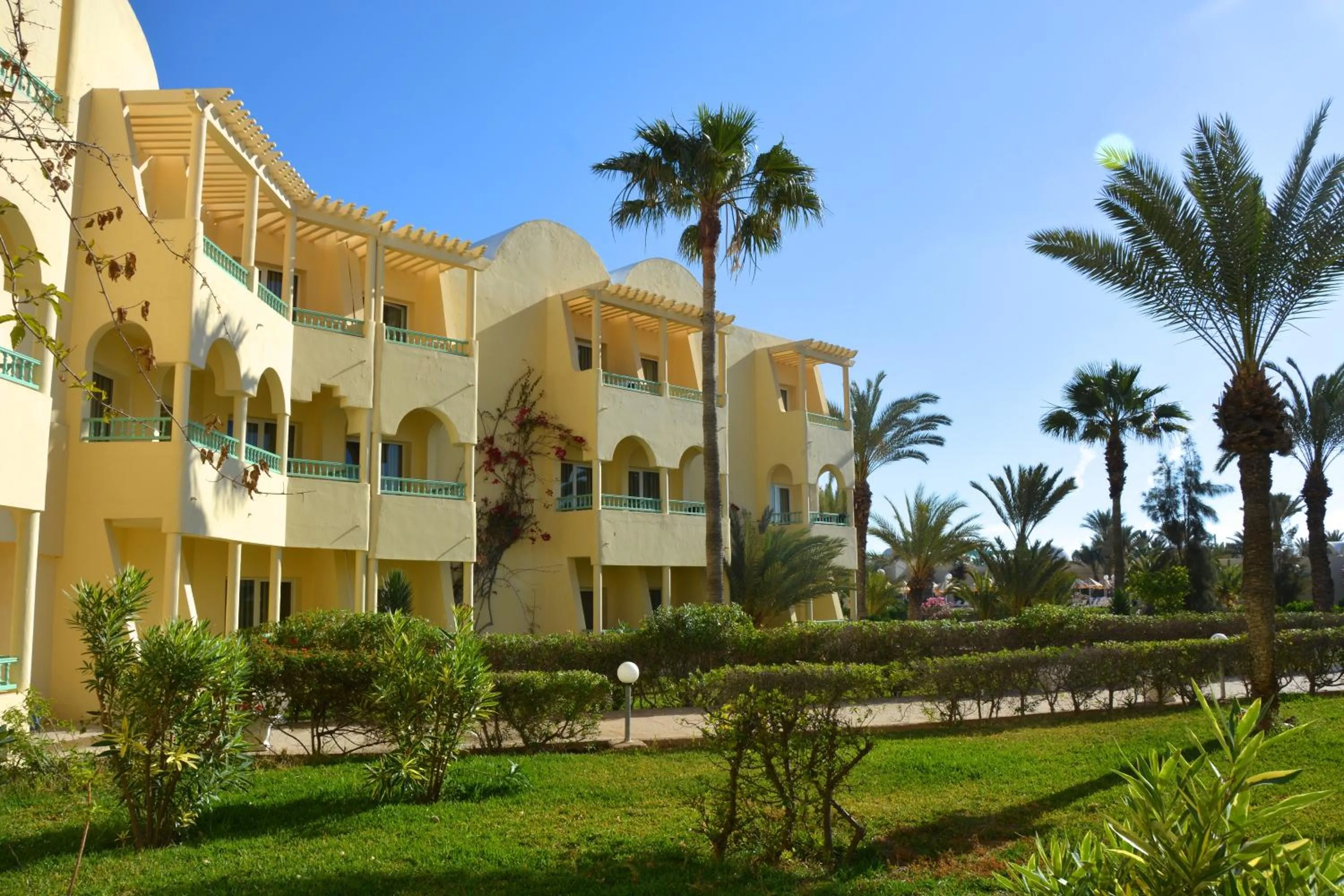 Garden in Hotel Venice Beach- Families and Couples Only