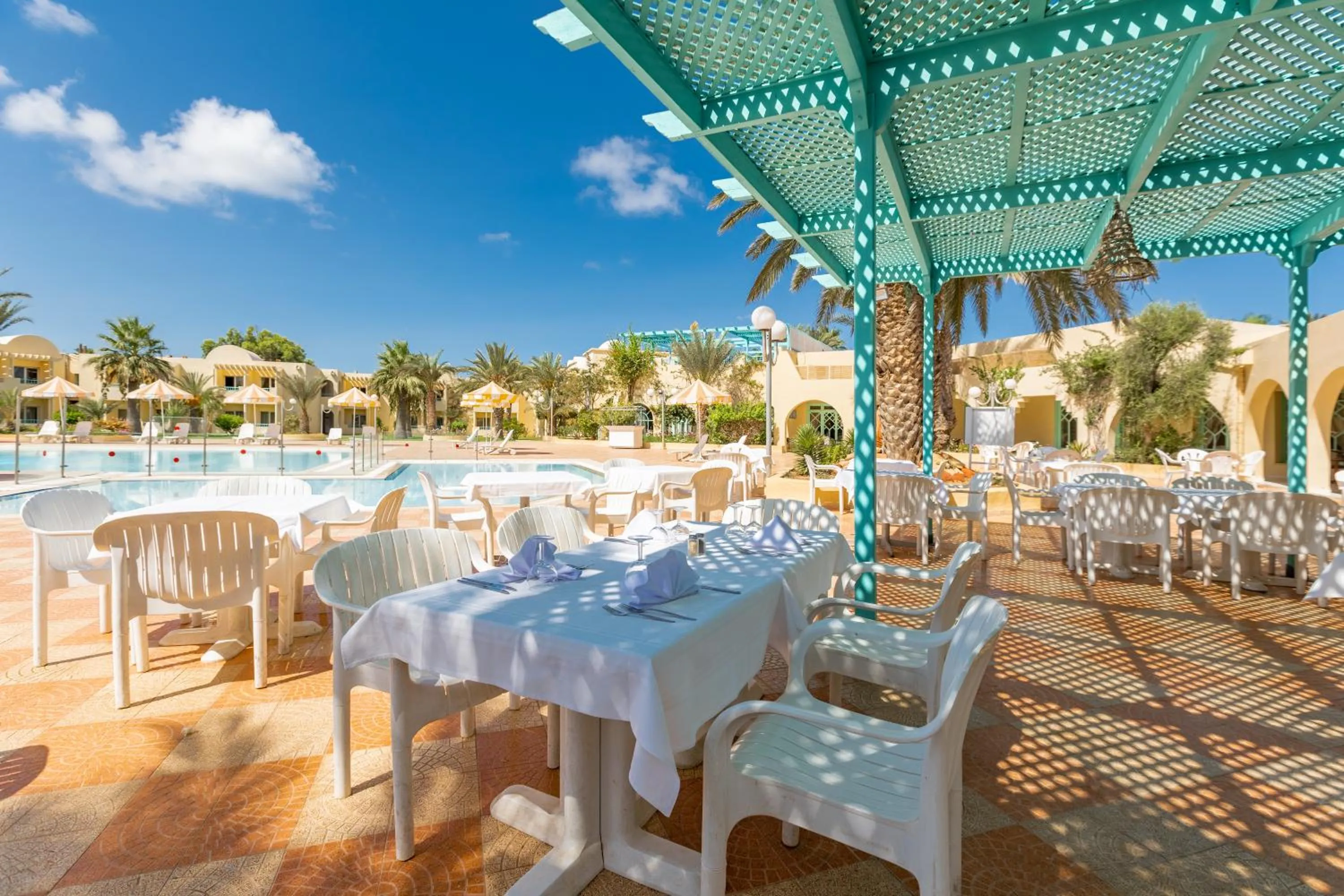 Restaurant/places to eat in Hotel Venice Beach- Families and Couples Only