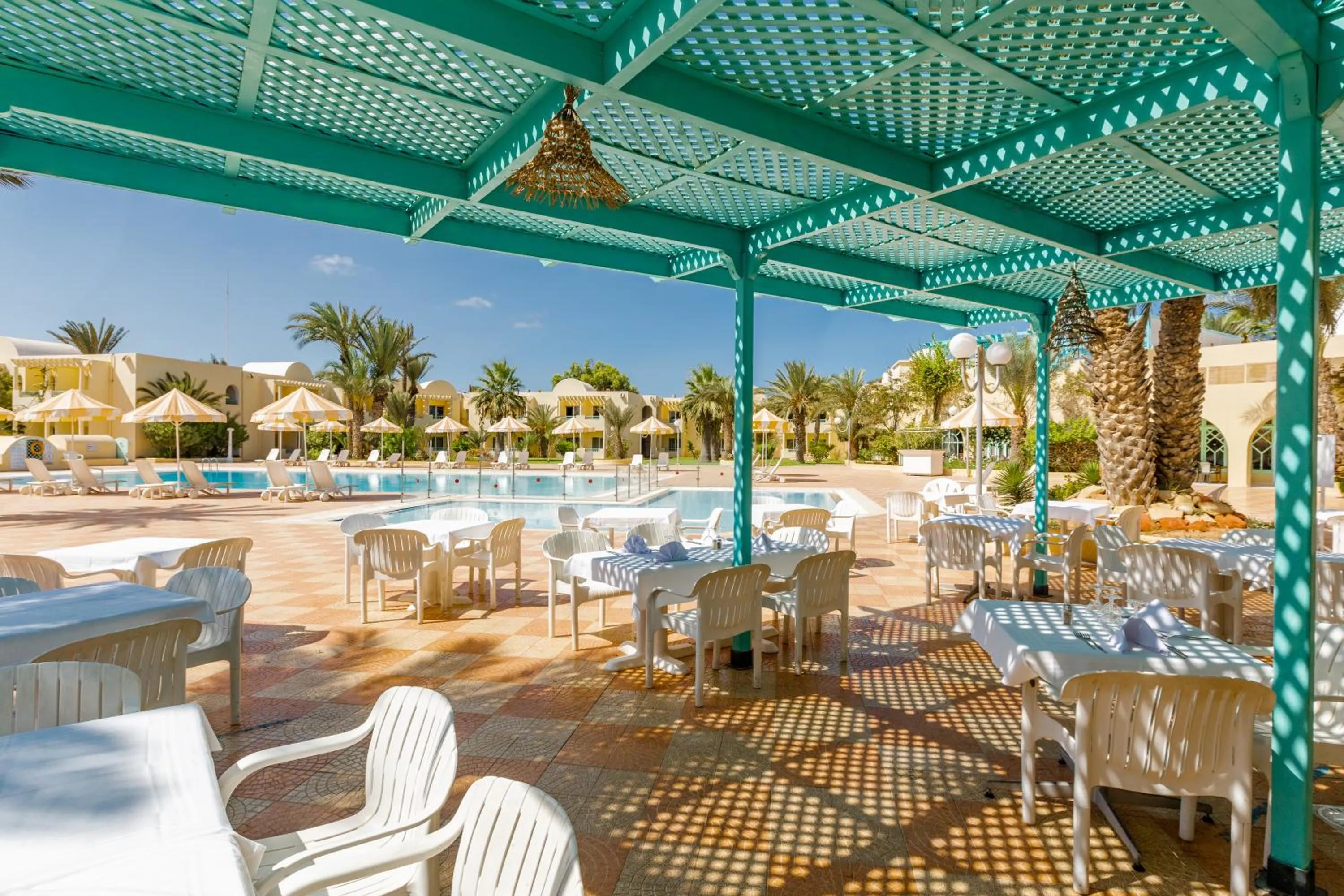 Restaurant/places to eat in Hotel Venice Beach- Families and Couples Only