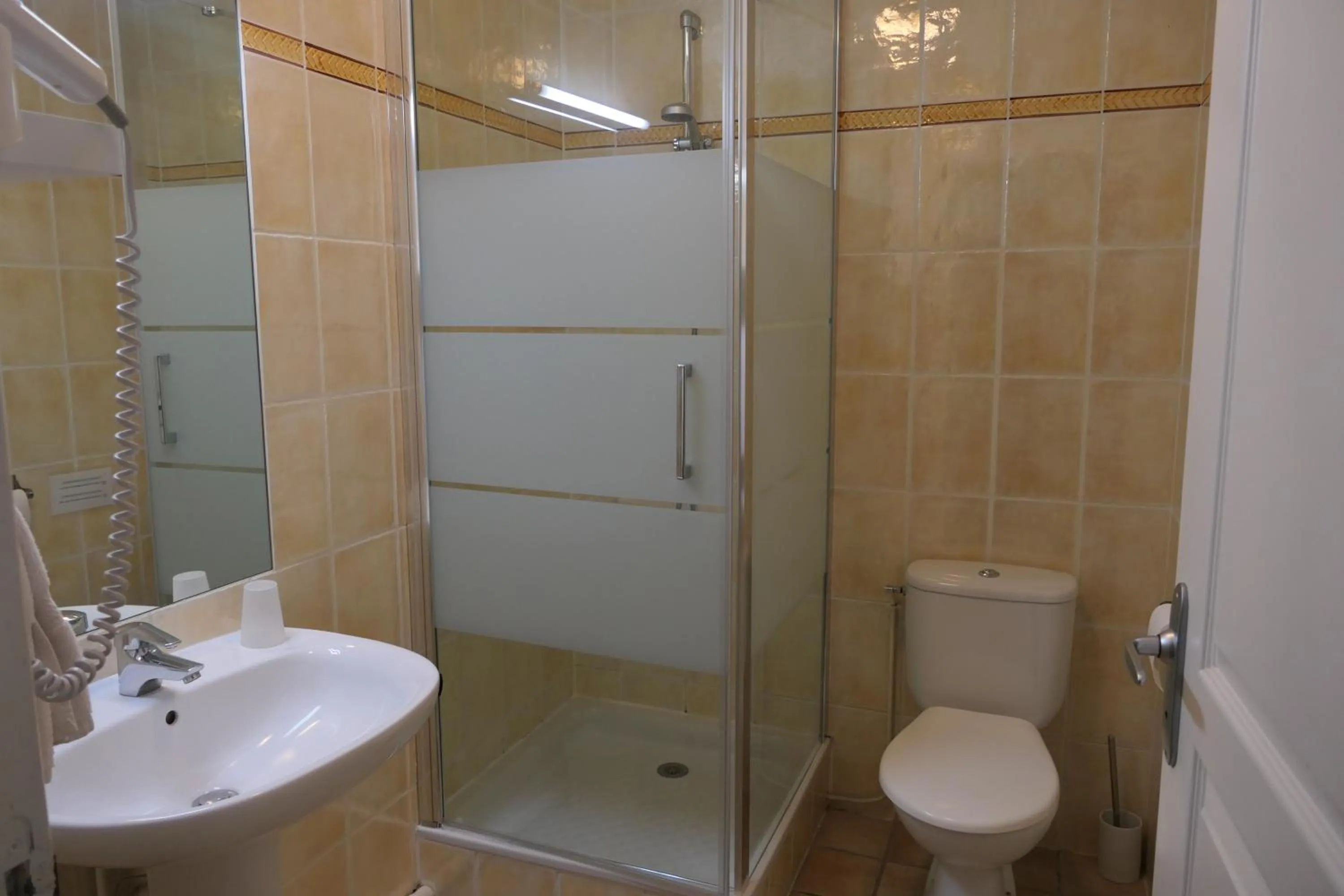 Bathroom in Hotel Kapa Gorry