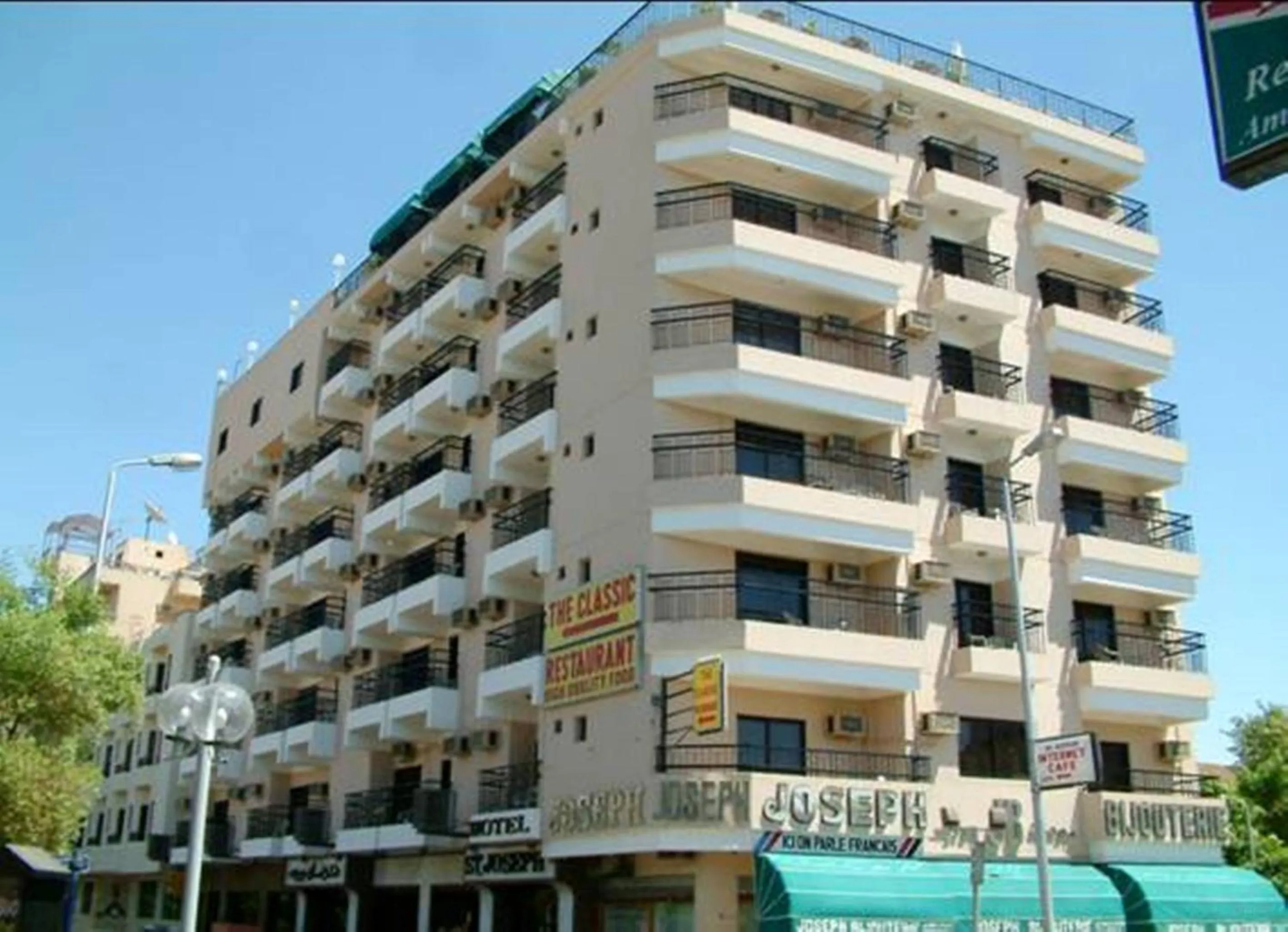 Facade/entrance in St.Joseph Hotel