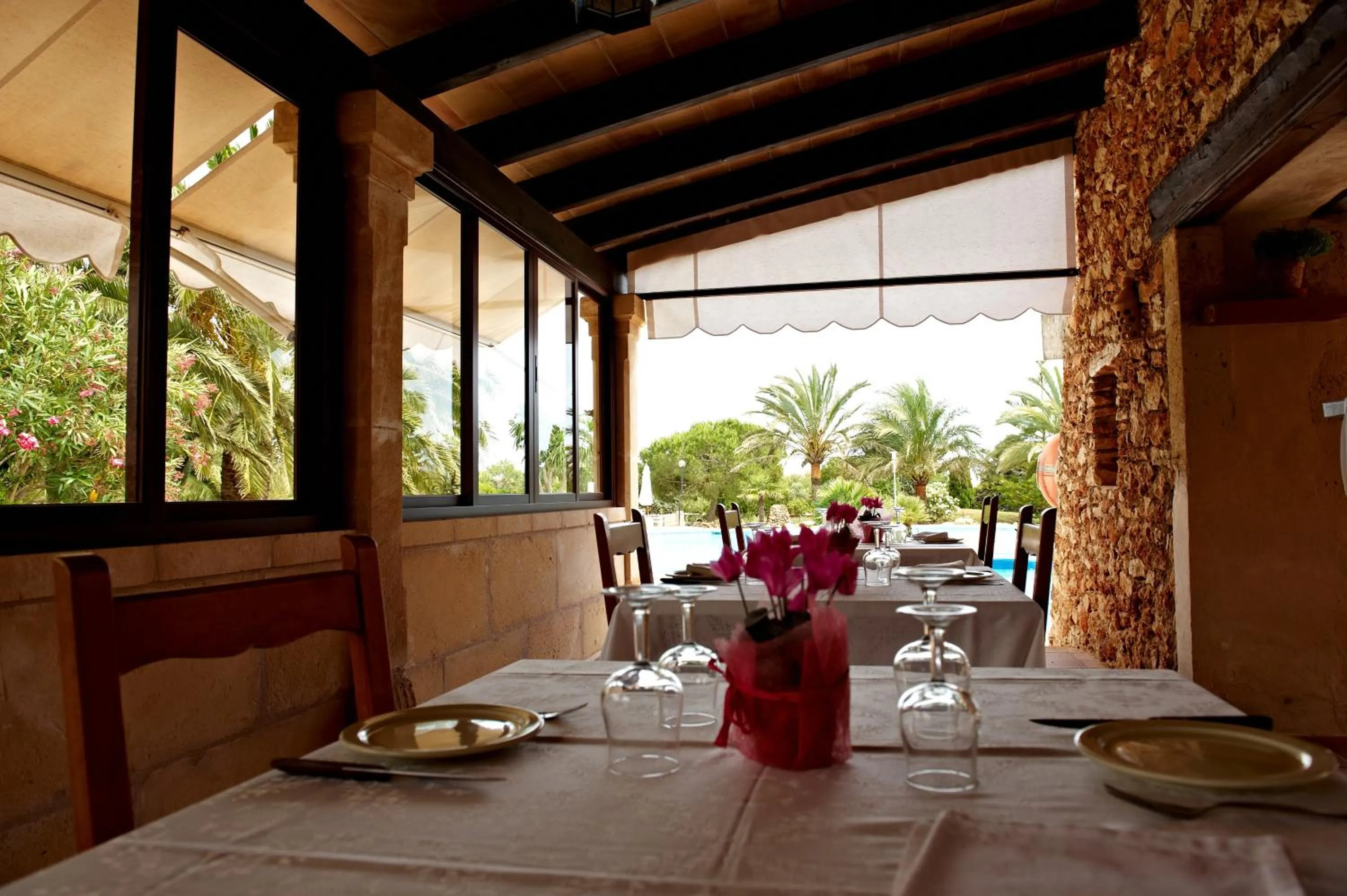 Restaurant/places to eat in Agroturismo Finca Sa Tanca