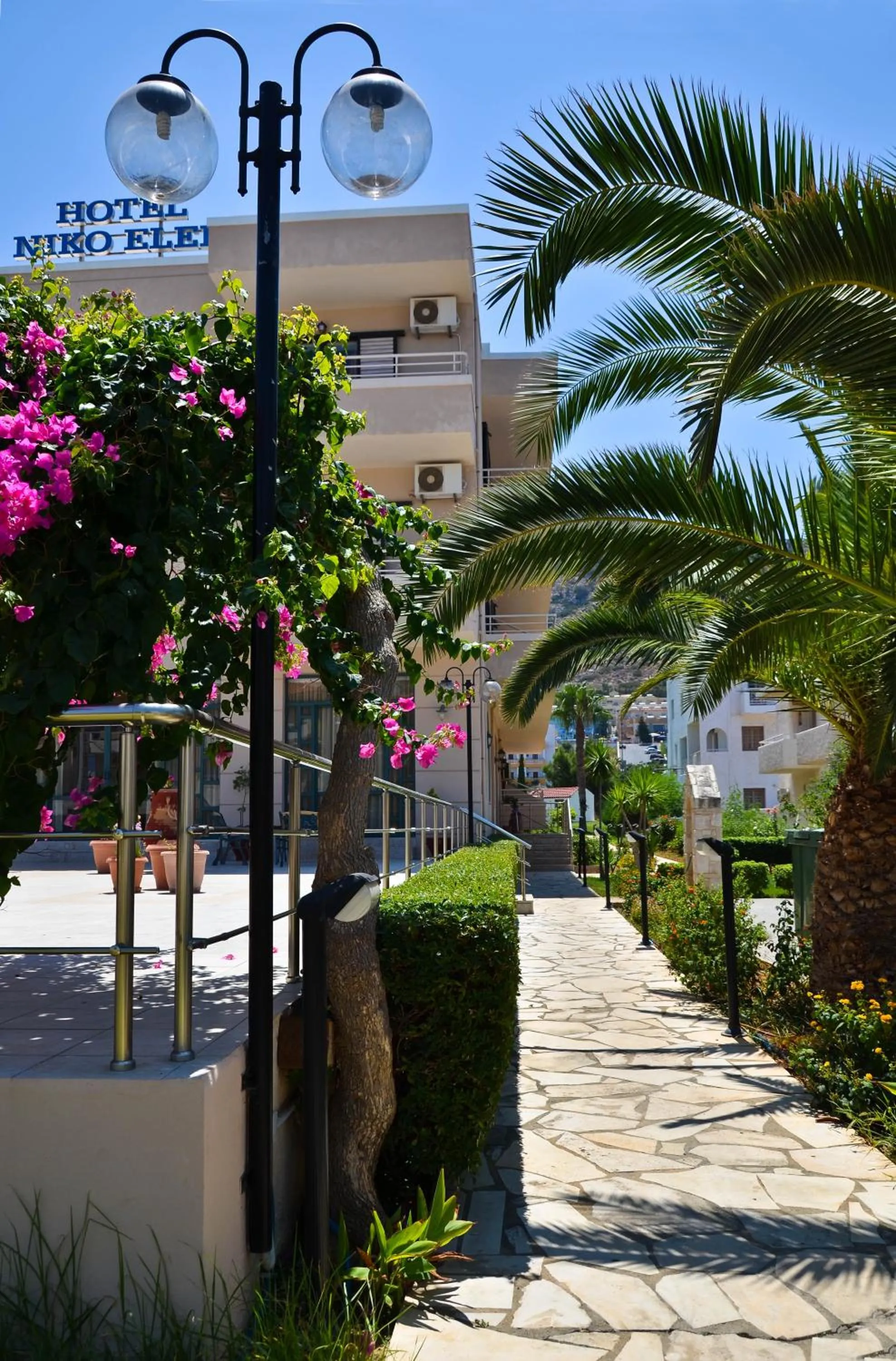 Niko Elen, Adults Only