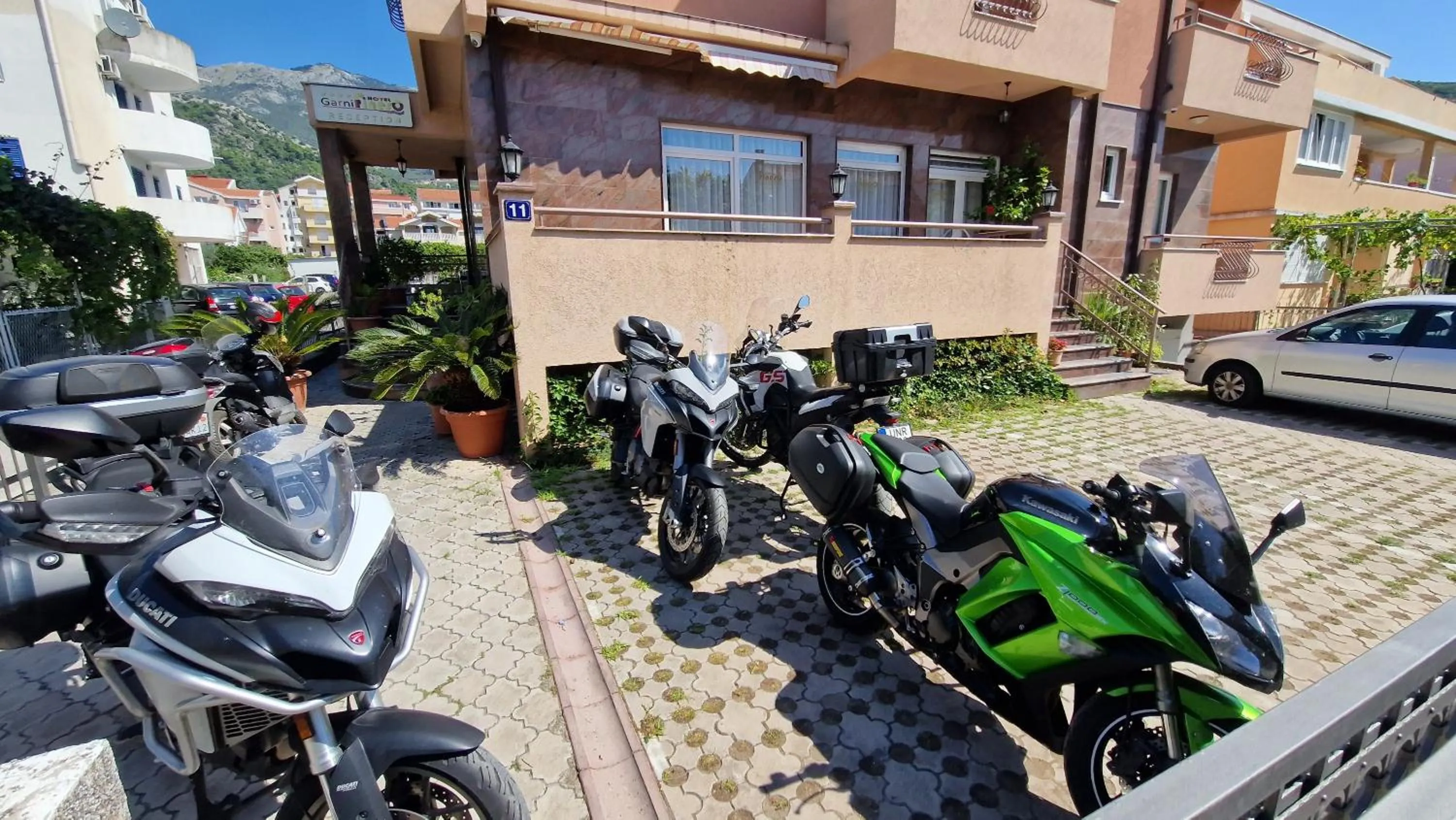 Inner courtyard view in Hotel Fineso