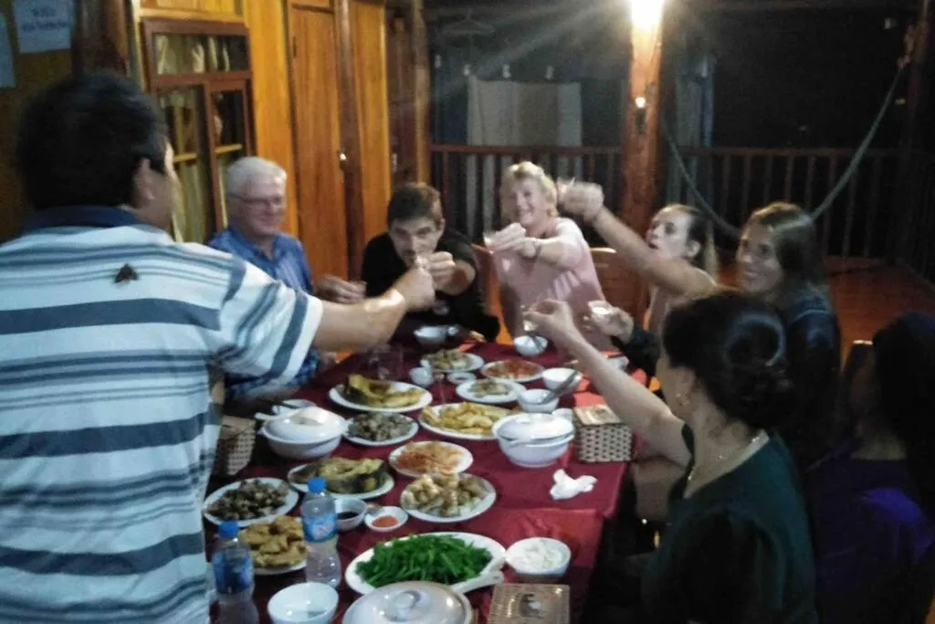 Ba Be lake-Huyền Hào Homestay