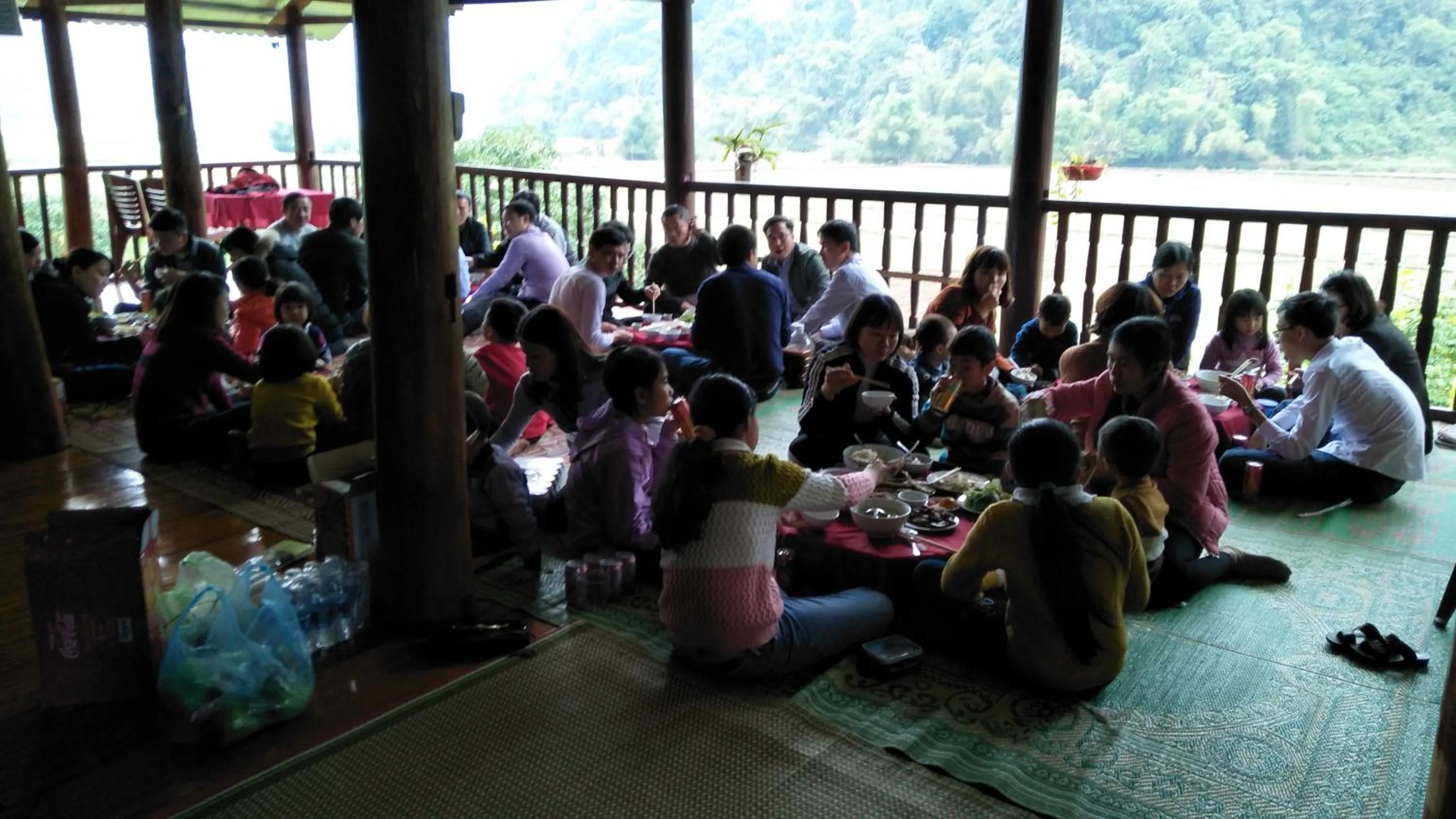 Lunch in Ba Be lake-Huyền Hào Homestay
