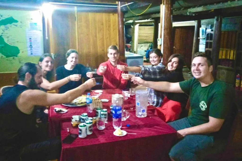 Ba Be lake-Huyền Hào Homestay