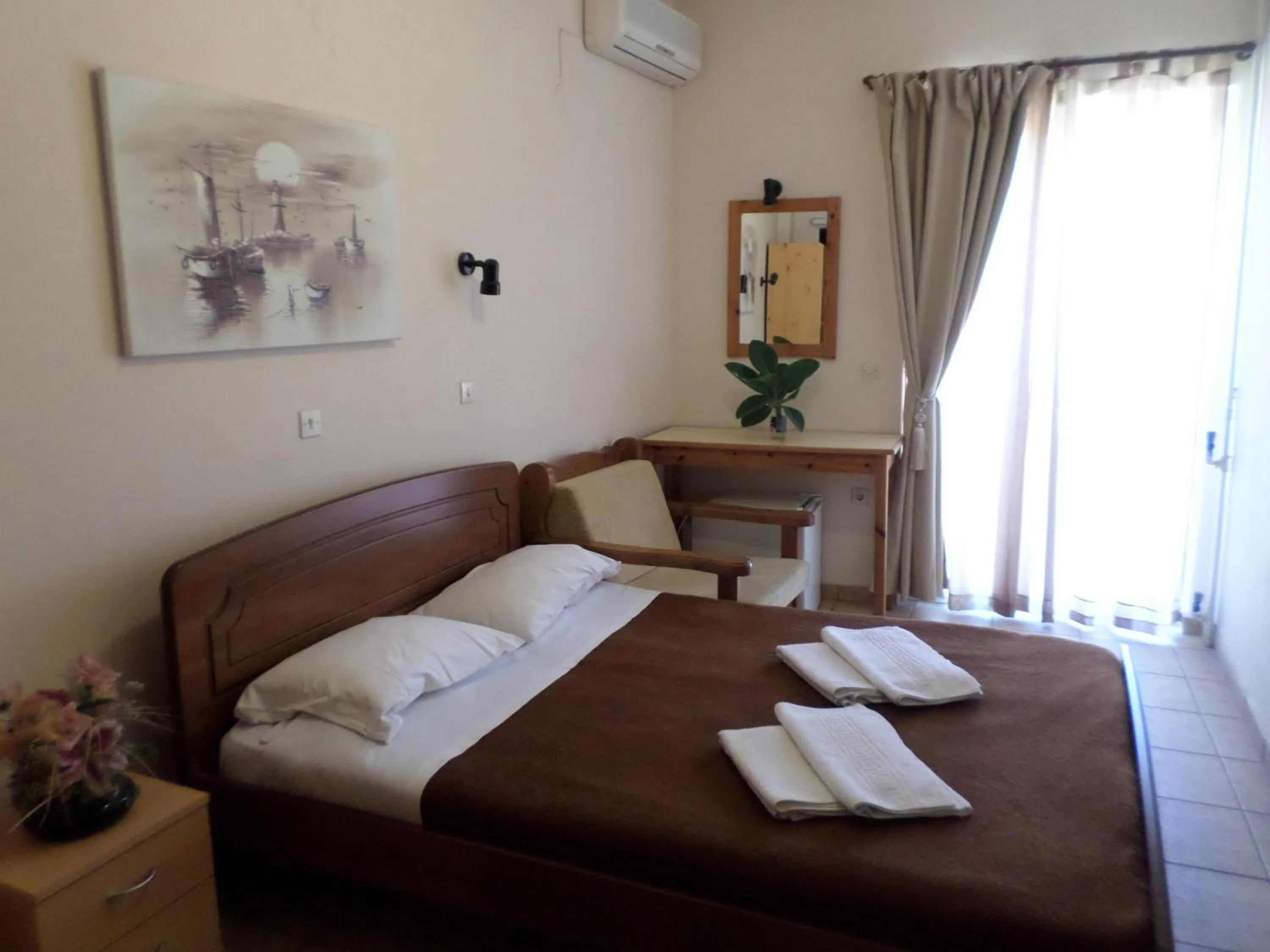 Bedroom, Bed in Tina Hotel