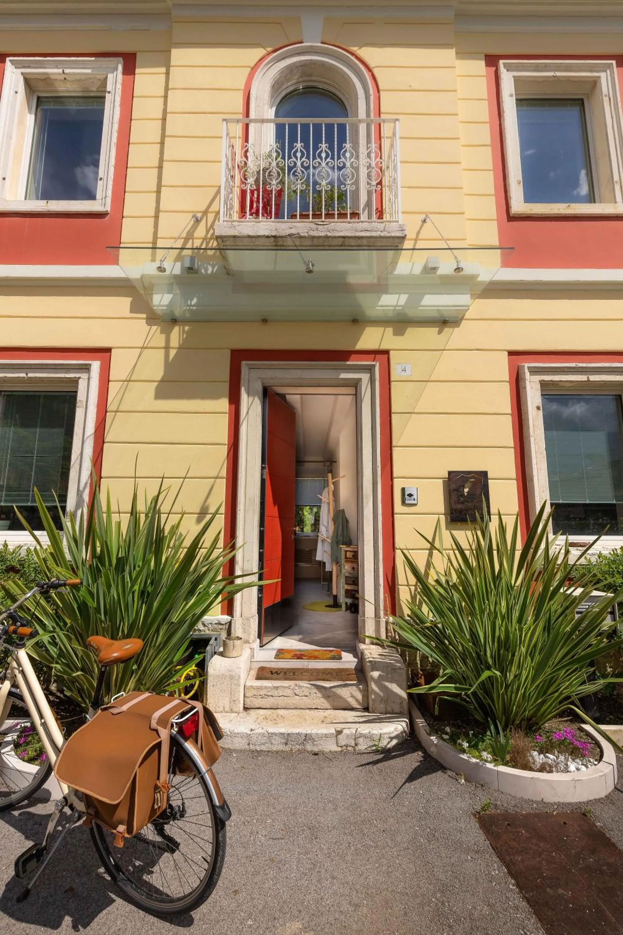 Facade/entrance in Le Scuderie B&B