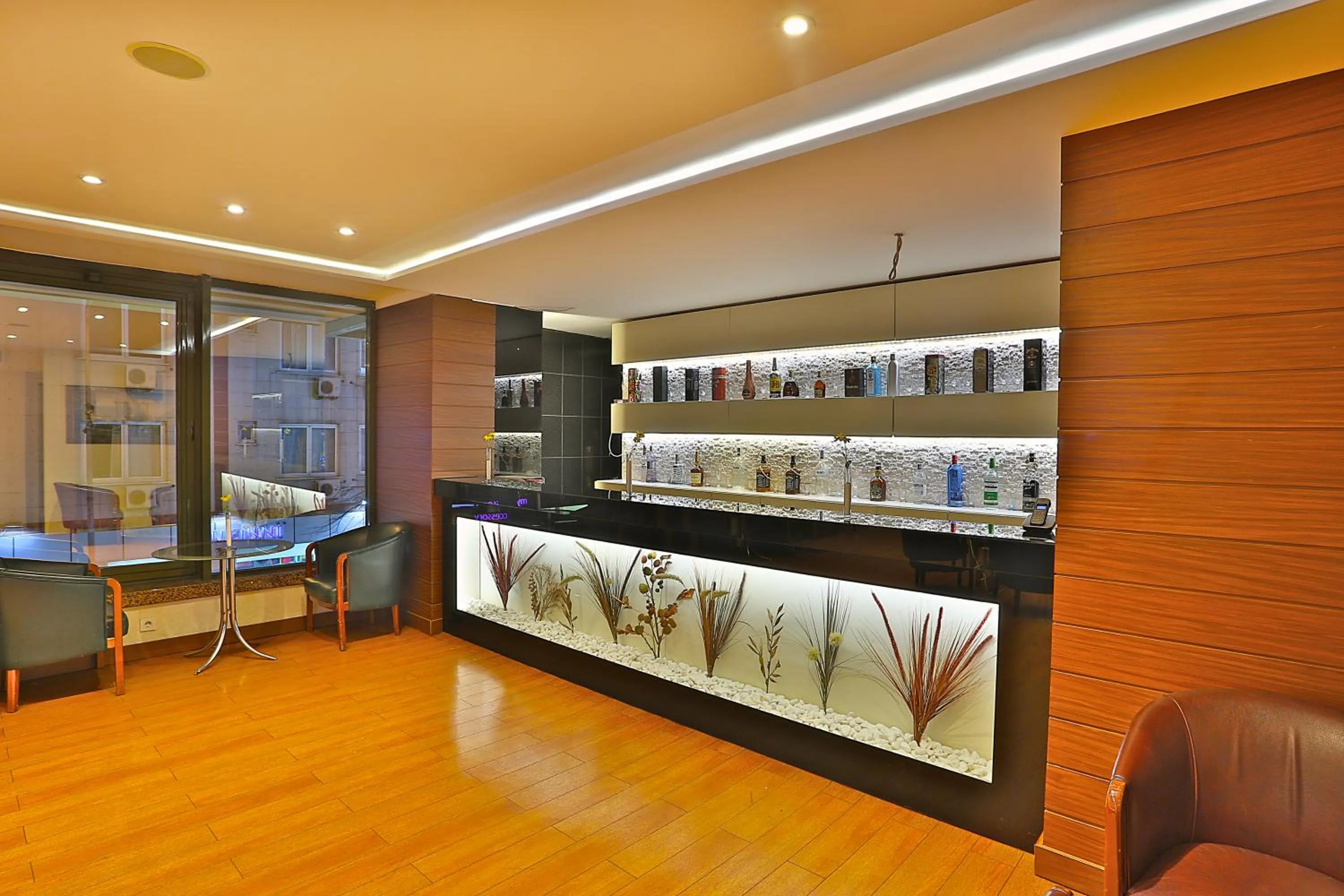 Communal lounge/ TV room in Grand Madrid Hotel