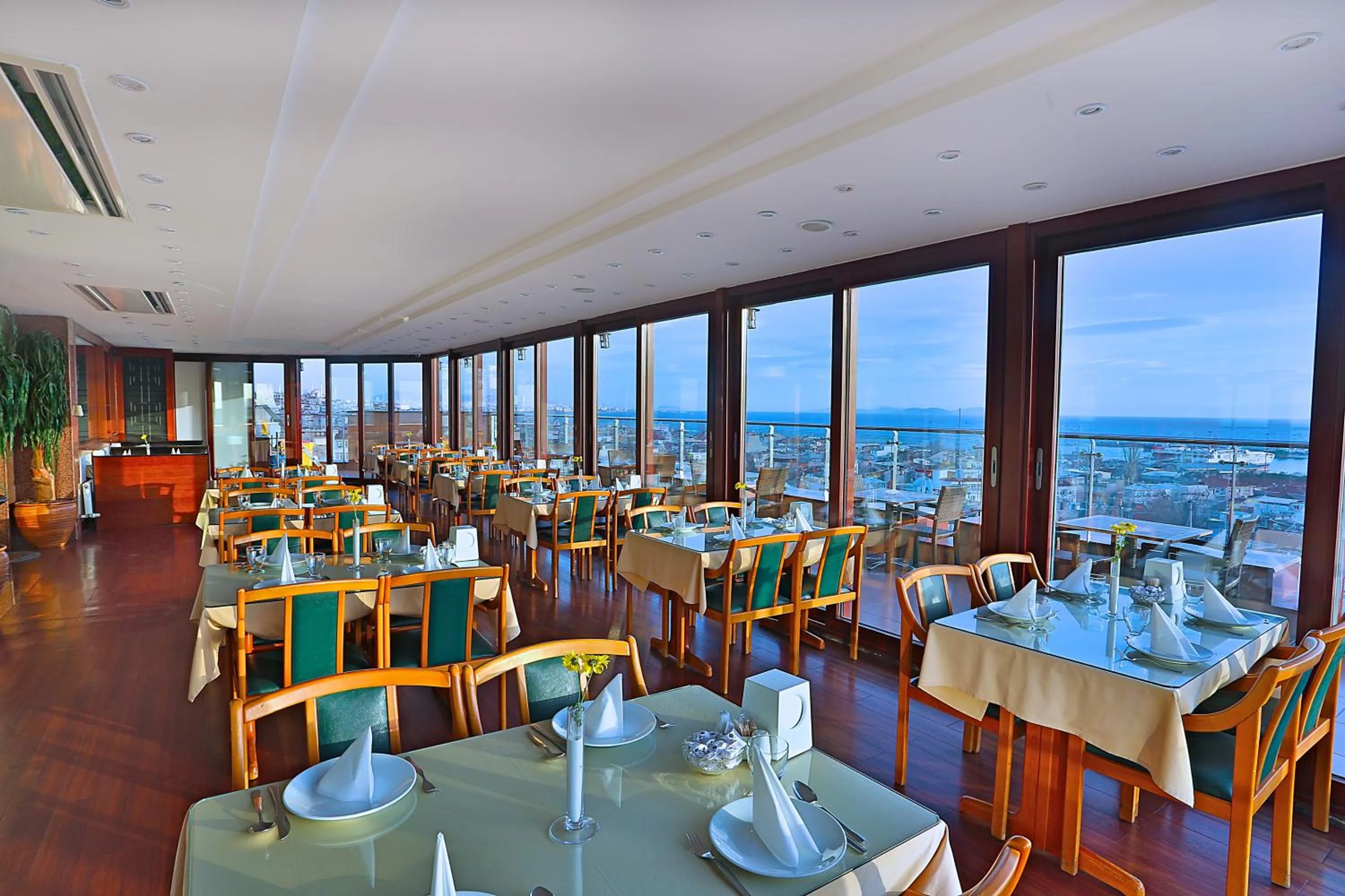 Restaurant/places to eat in Grand Madrid Hotel