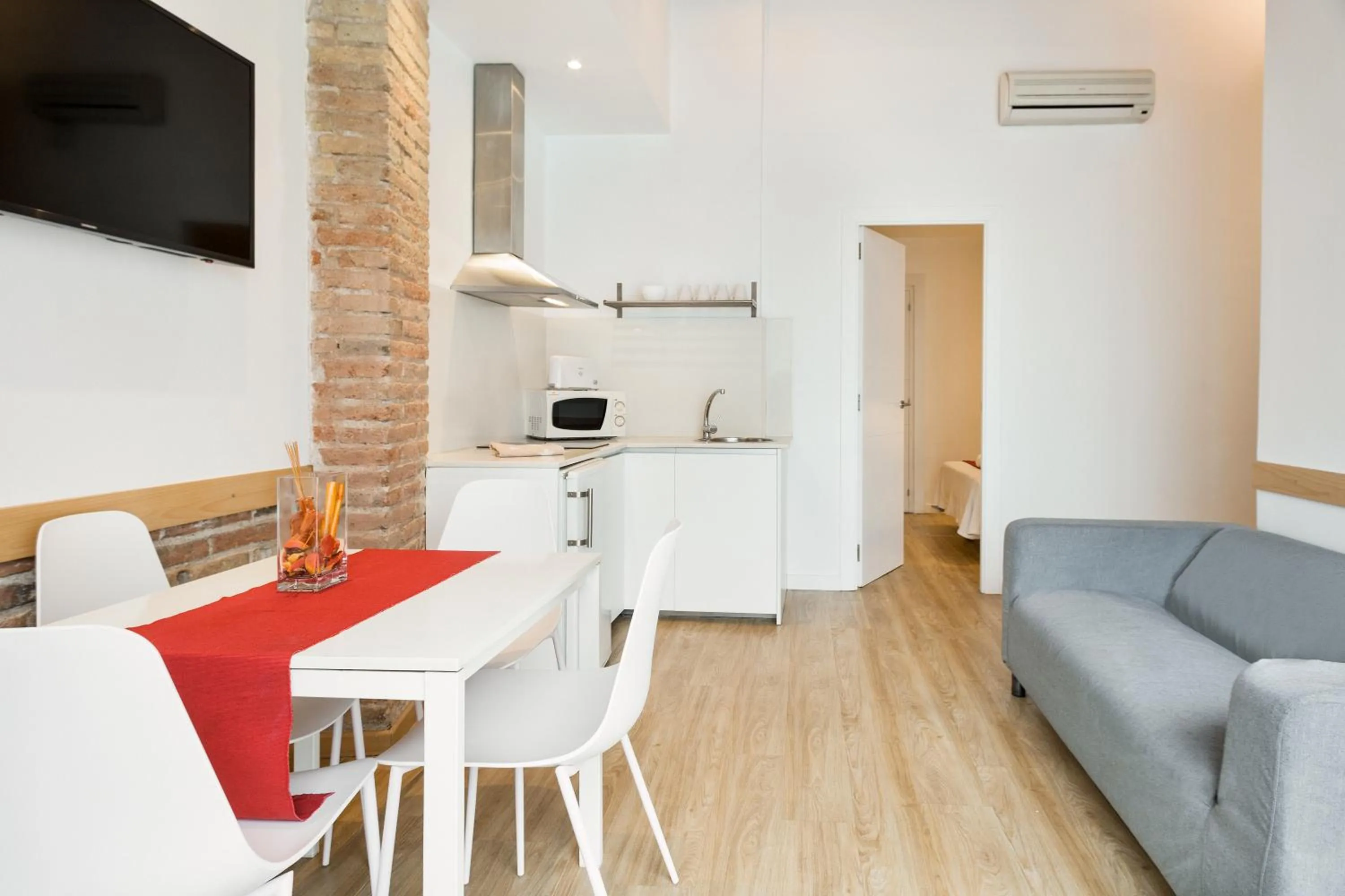 TV and multimedia in BcnStop Parc Güell