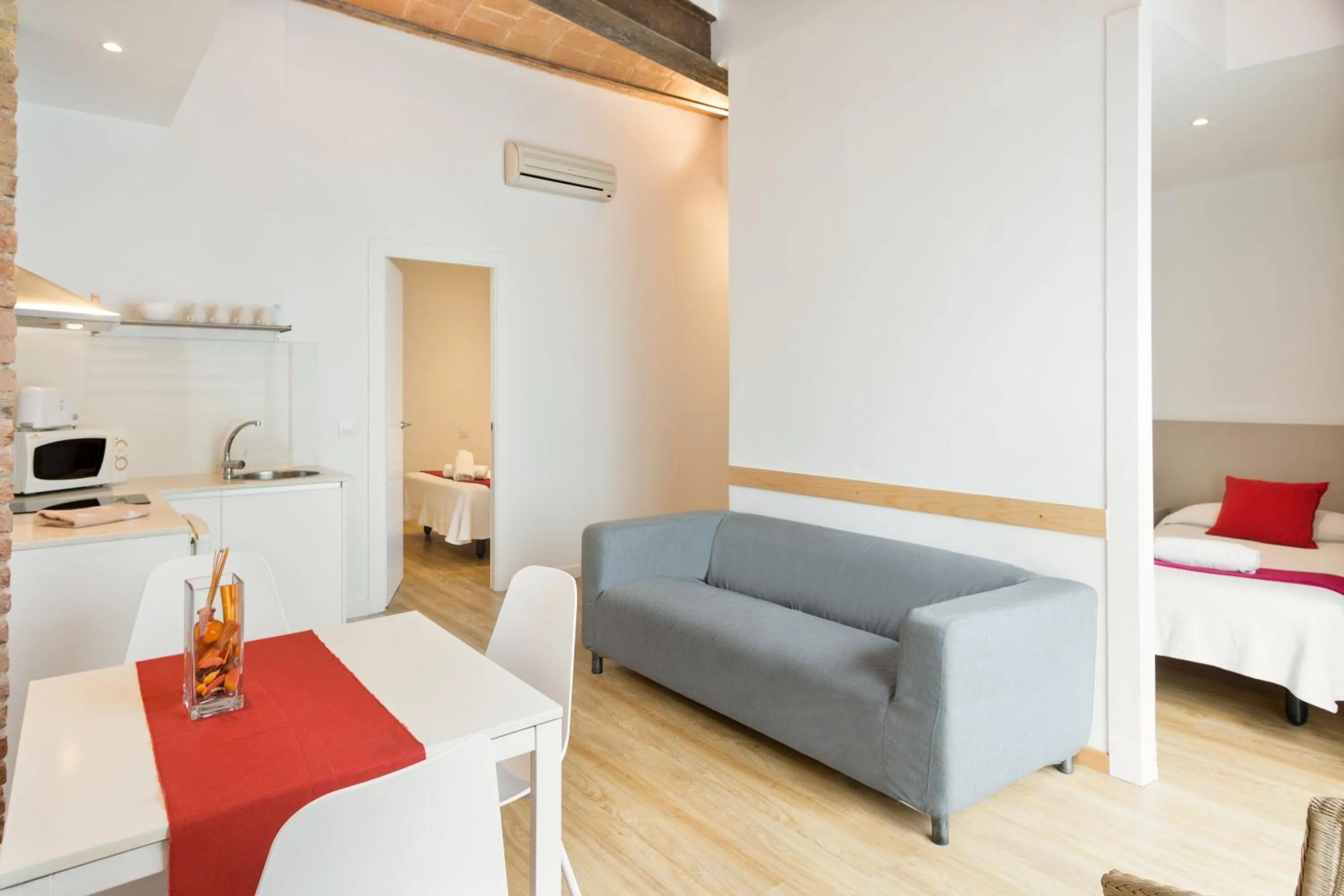 Kitchen or kitchenette, Bed in BcnStop Parc Güell