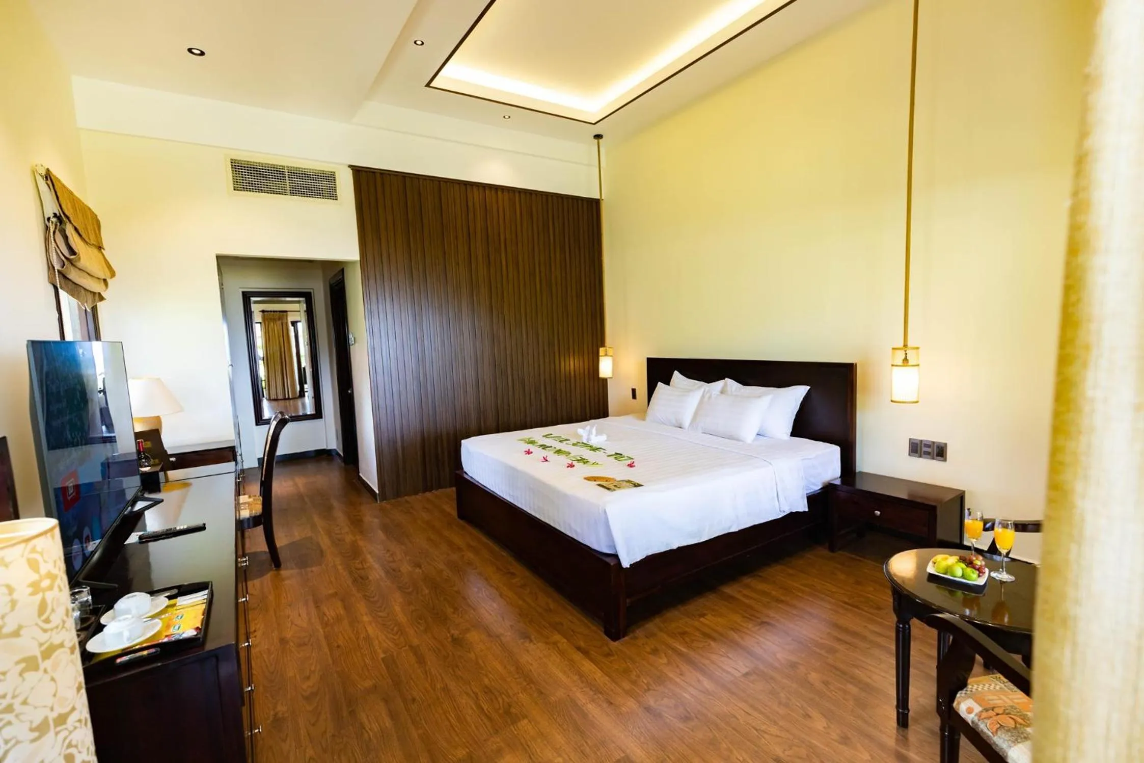 Bed in Diamond Bay Resort & Spa