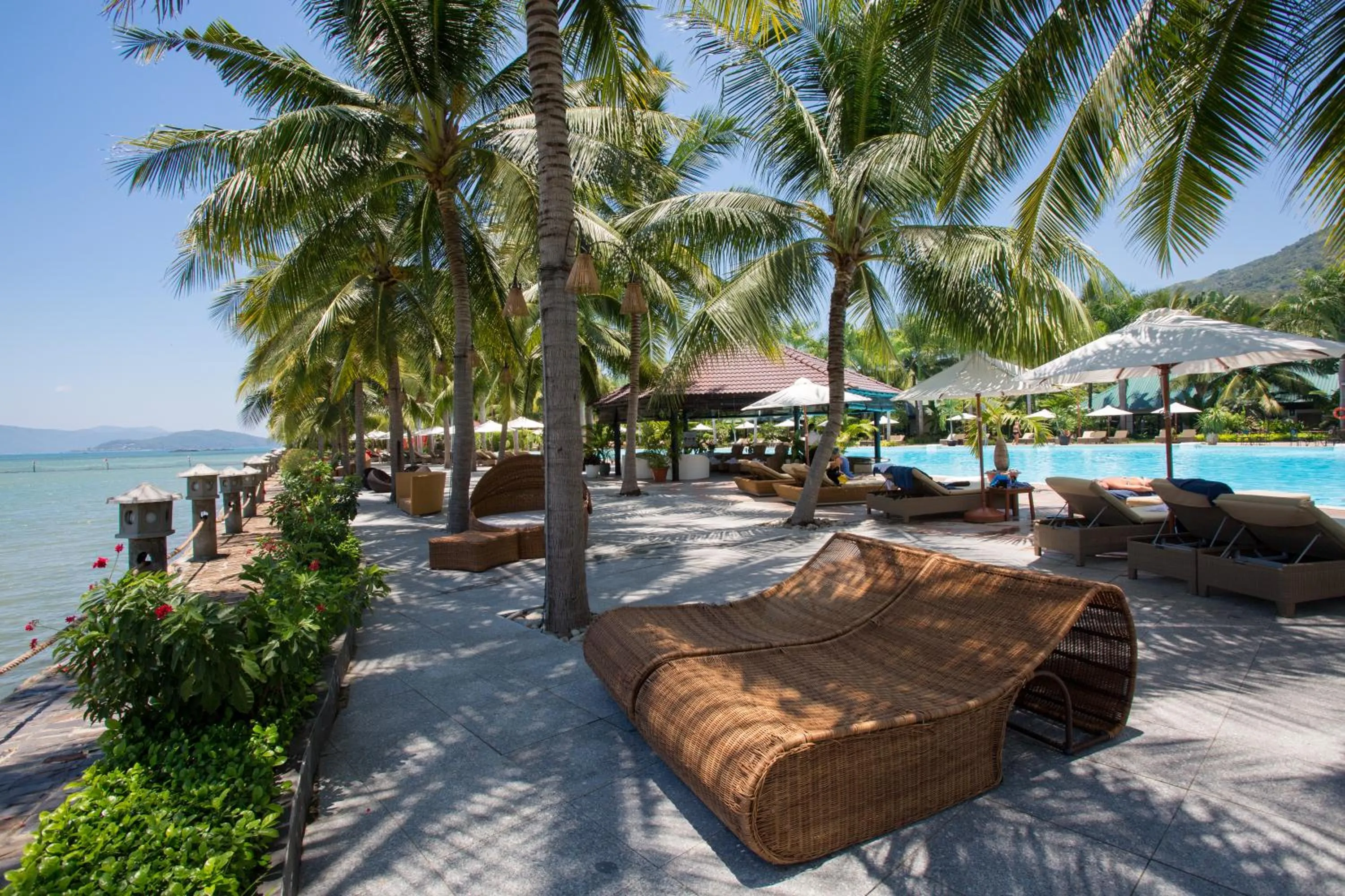 Swimming pool in Diamond Bay Resort & Spa