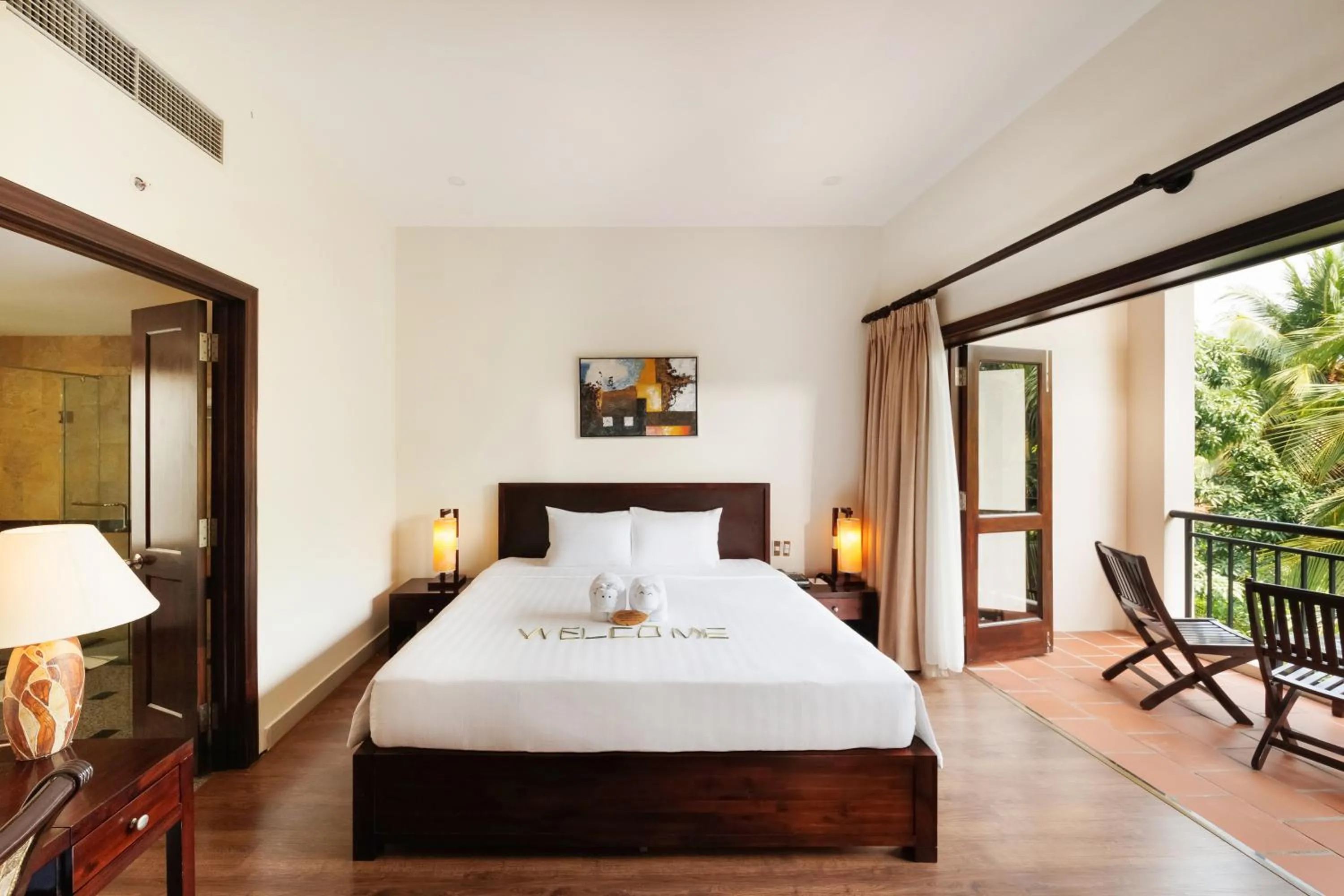 Bedroom, Bed in Diamond Bay Resort & Spa