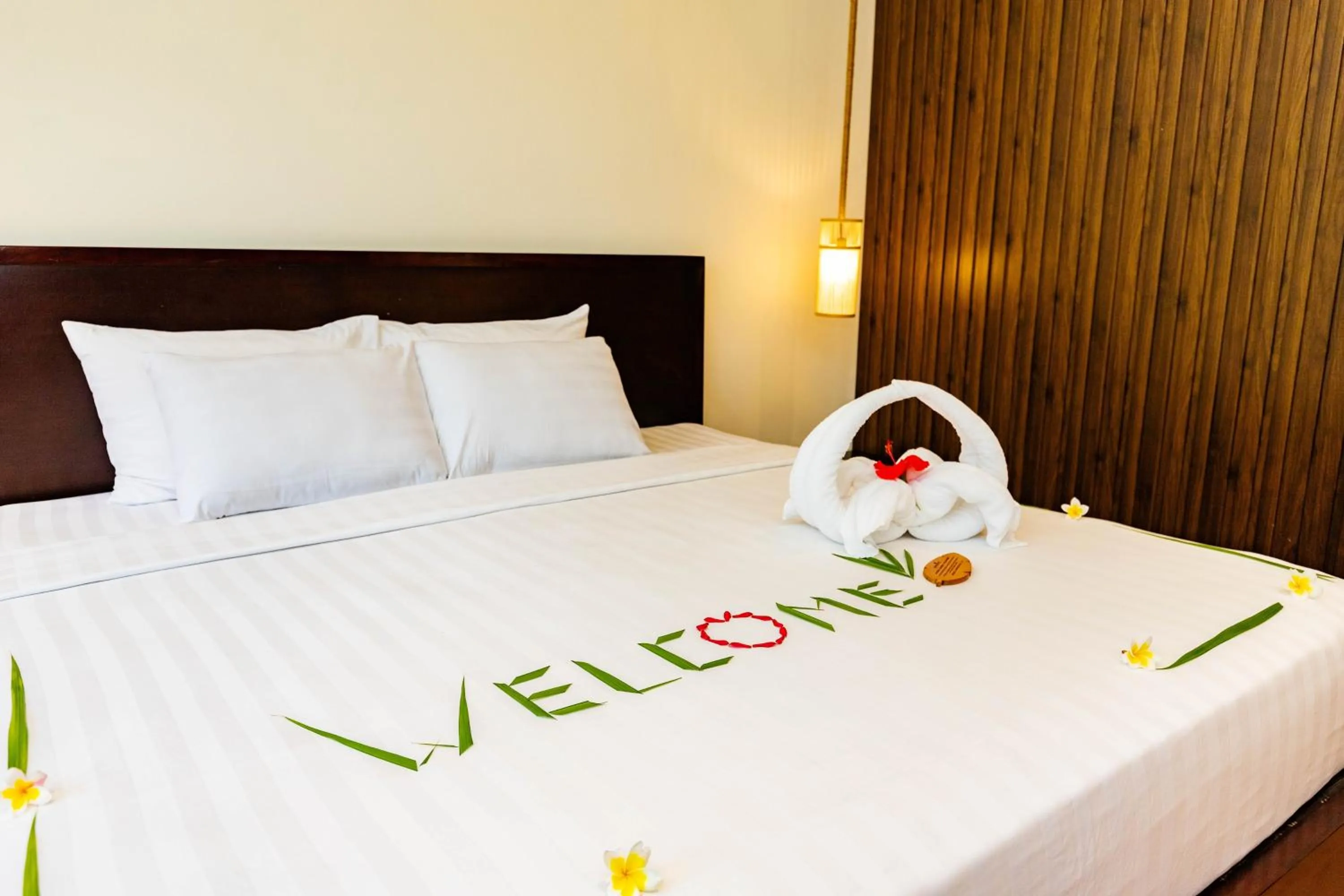 Bed in Diamond Bay Resort & Spa