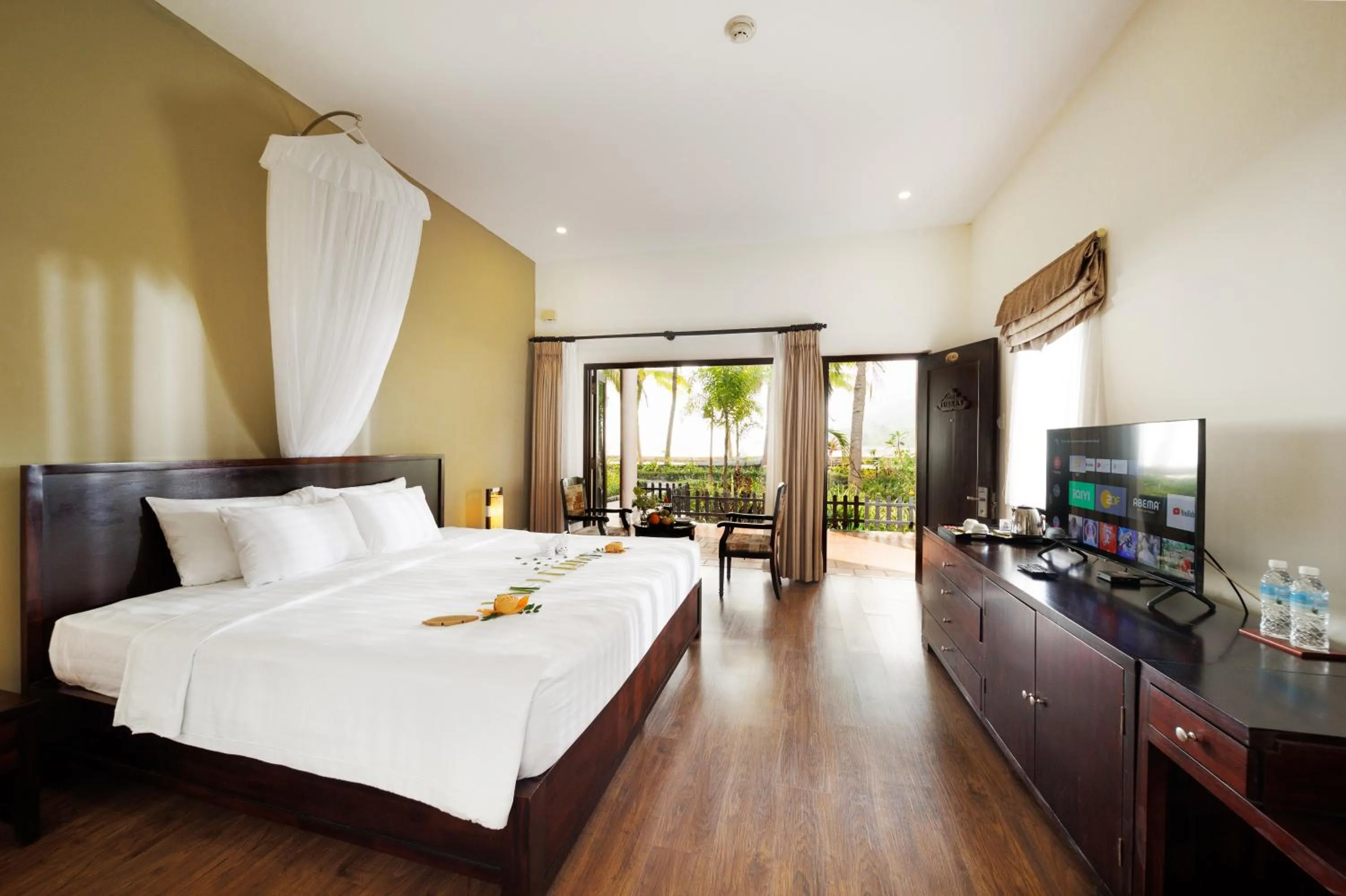 View (from property/room), Bed in Diamond Bay Resort & Spa