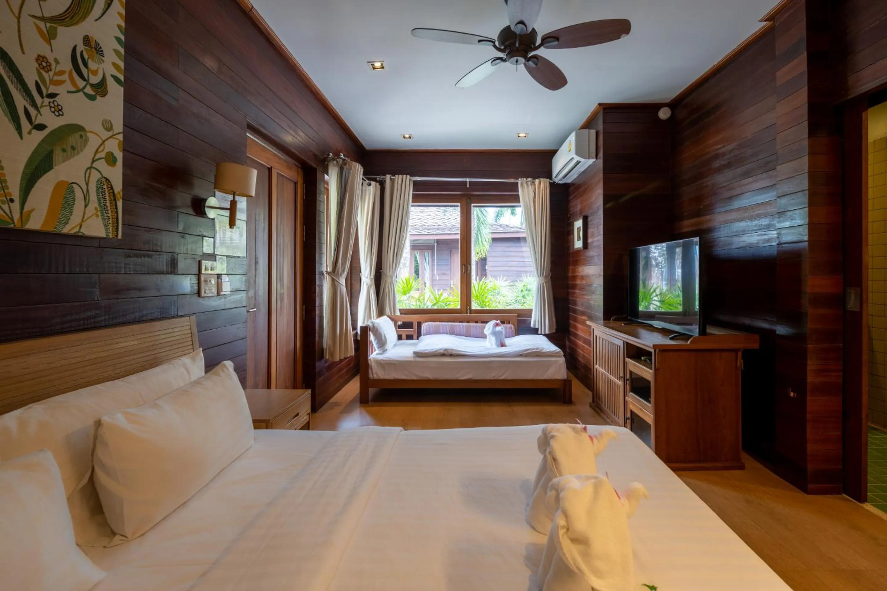 TV and multimedia, Bed in GajaPuri Resort Koh Chang