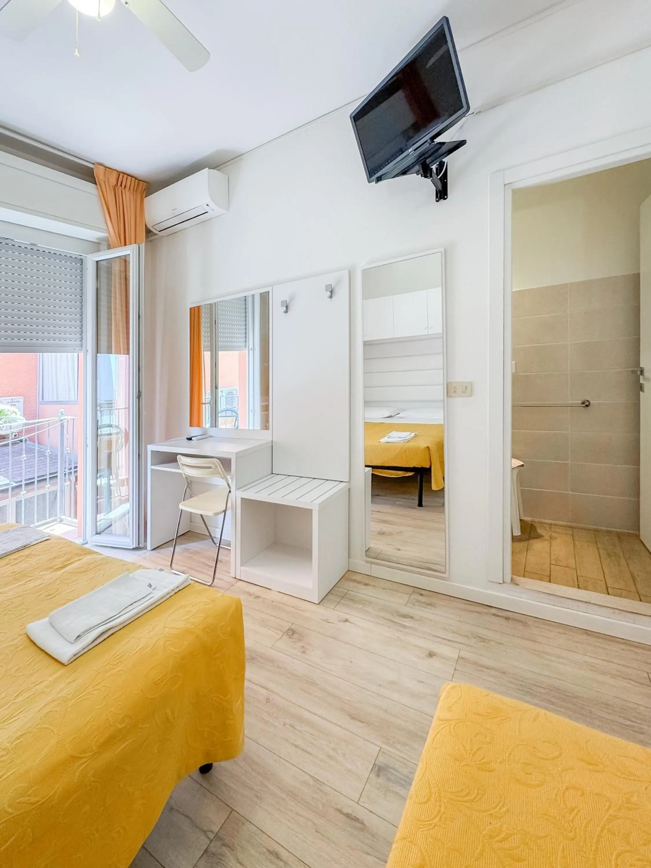 Photo of the whole room, Bed in Hotel Miramare