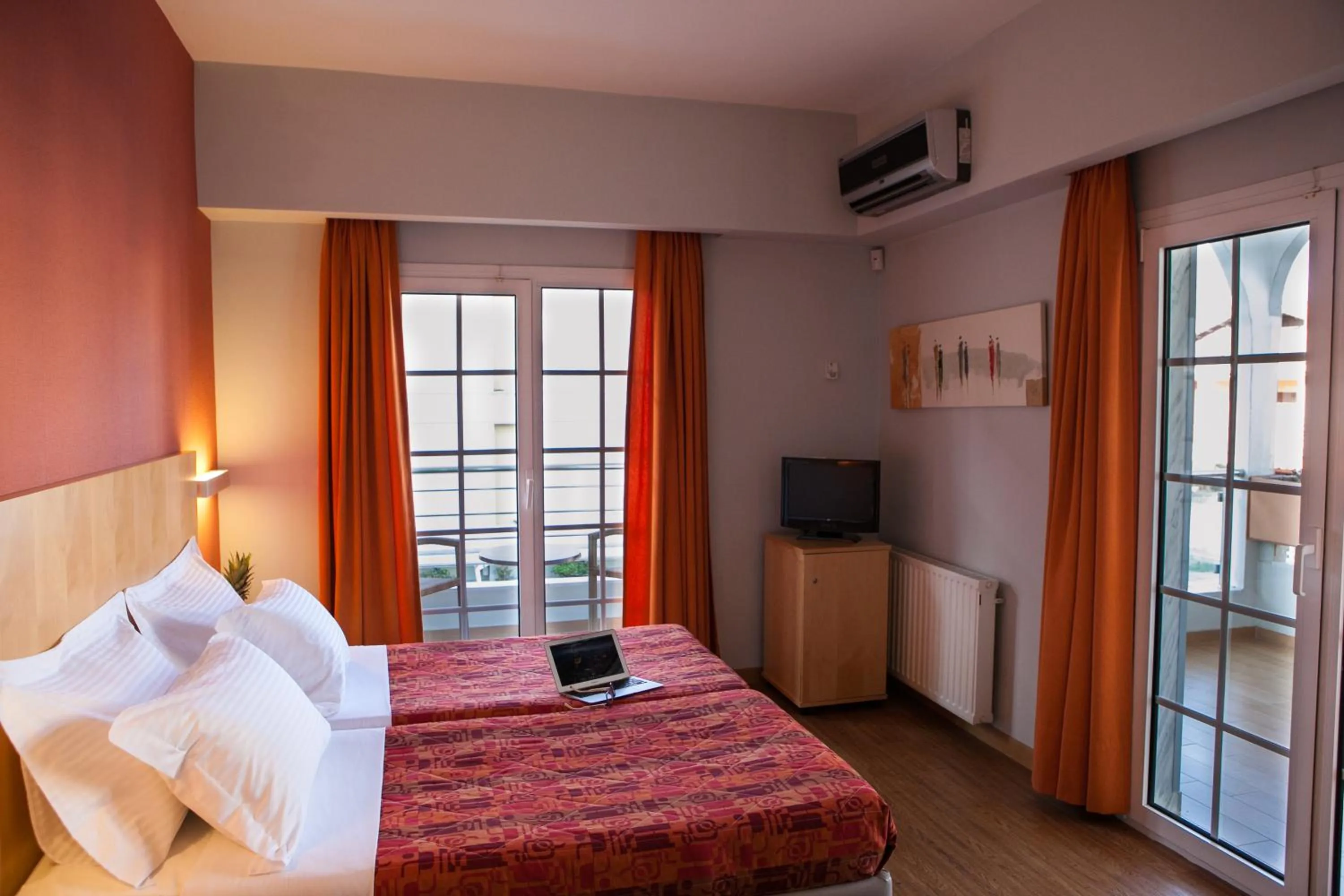 Photo of the whole room in Kronos Hotel