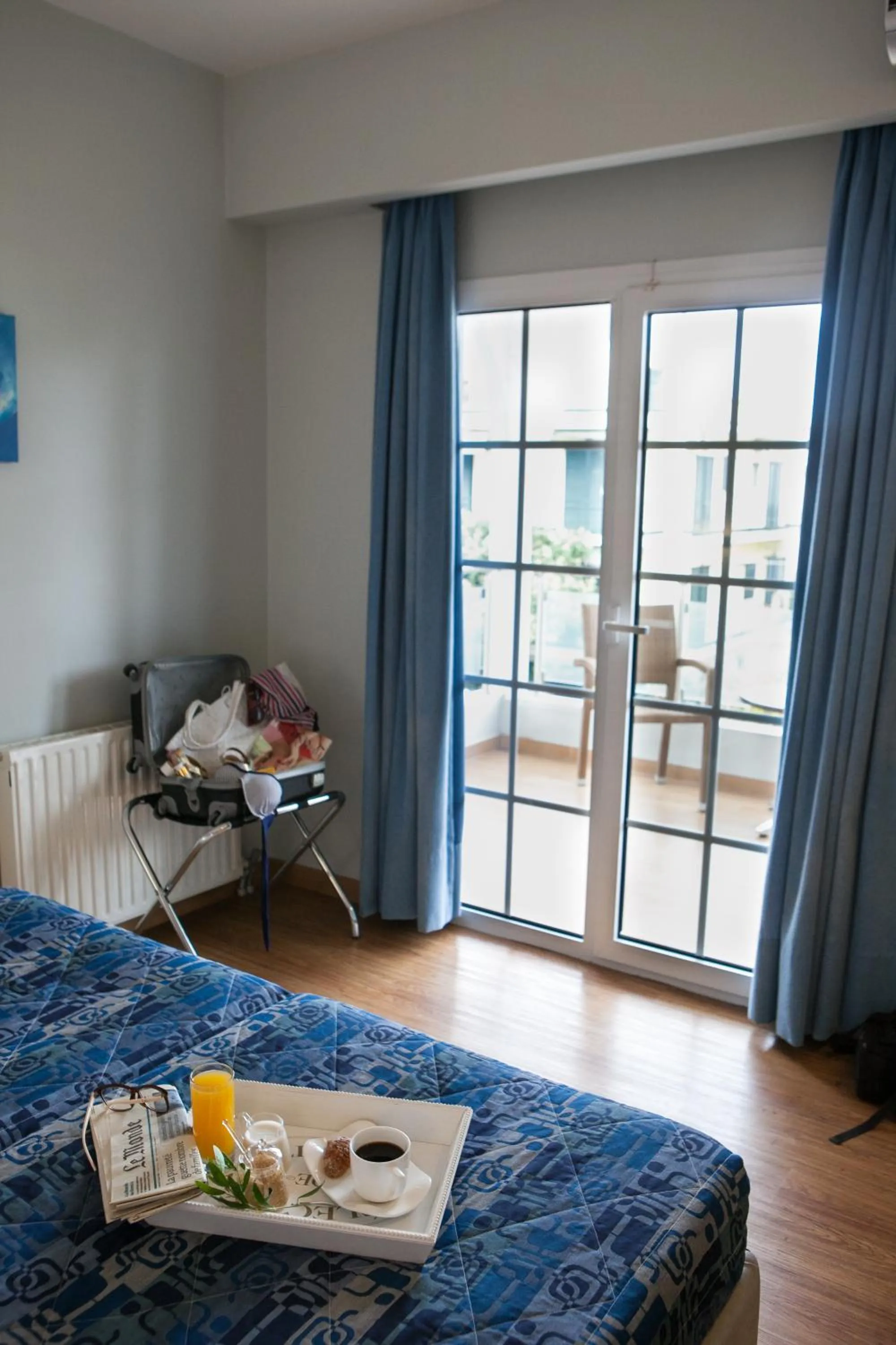 Photo of the whole room in Kronos Hotel