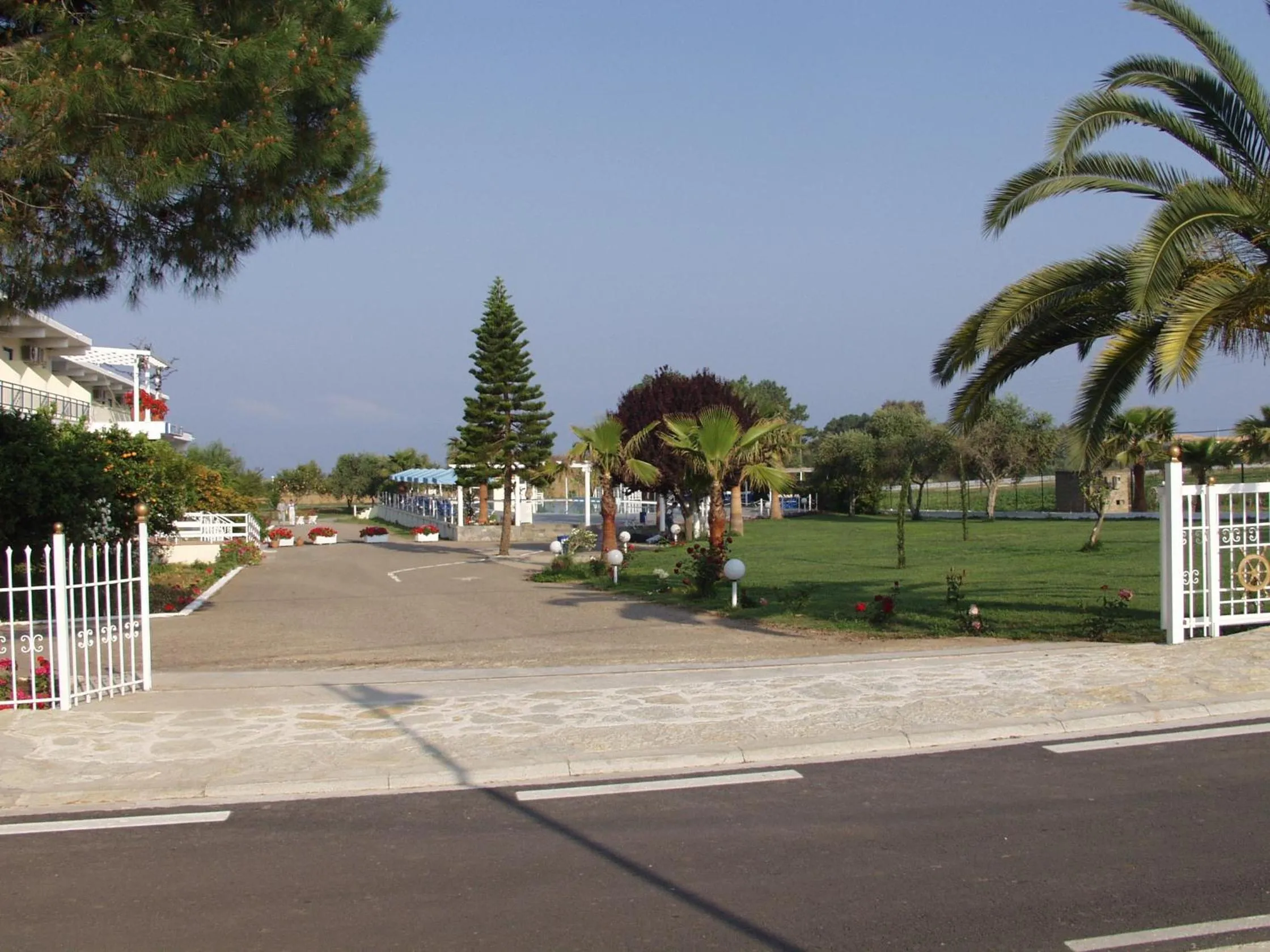 Garden in Lintzi Hotel