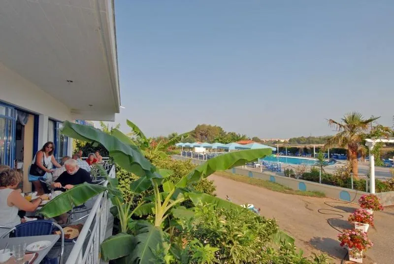group of guests in Lintzi Hotel