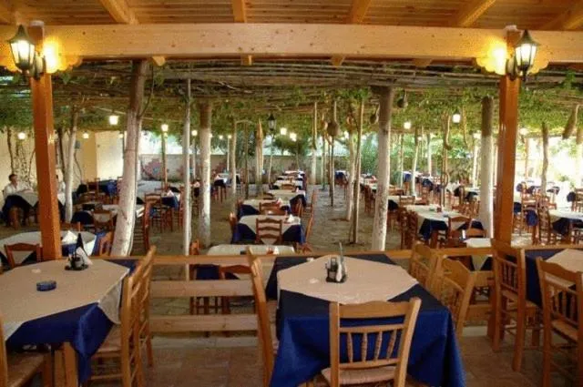 Restaurant/places to eat in Lintzi Hotel